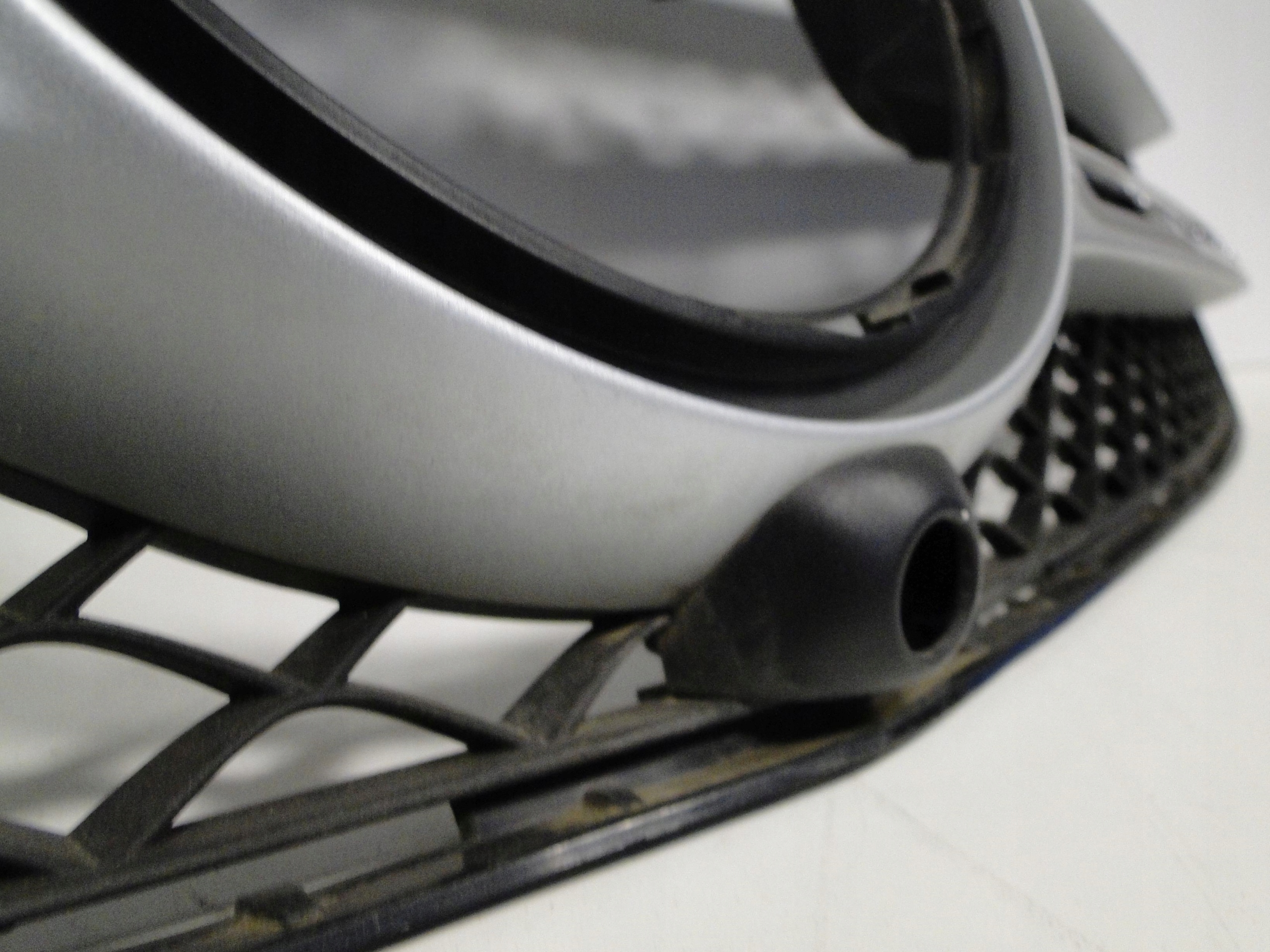 MERCEDES GLS X166 166 GRILL ATRAPA AMG NA KAMERĘ Kolor srebrny