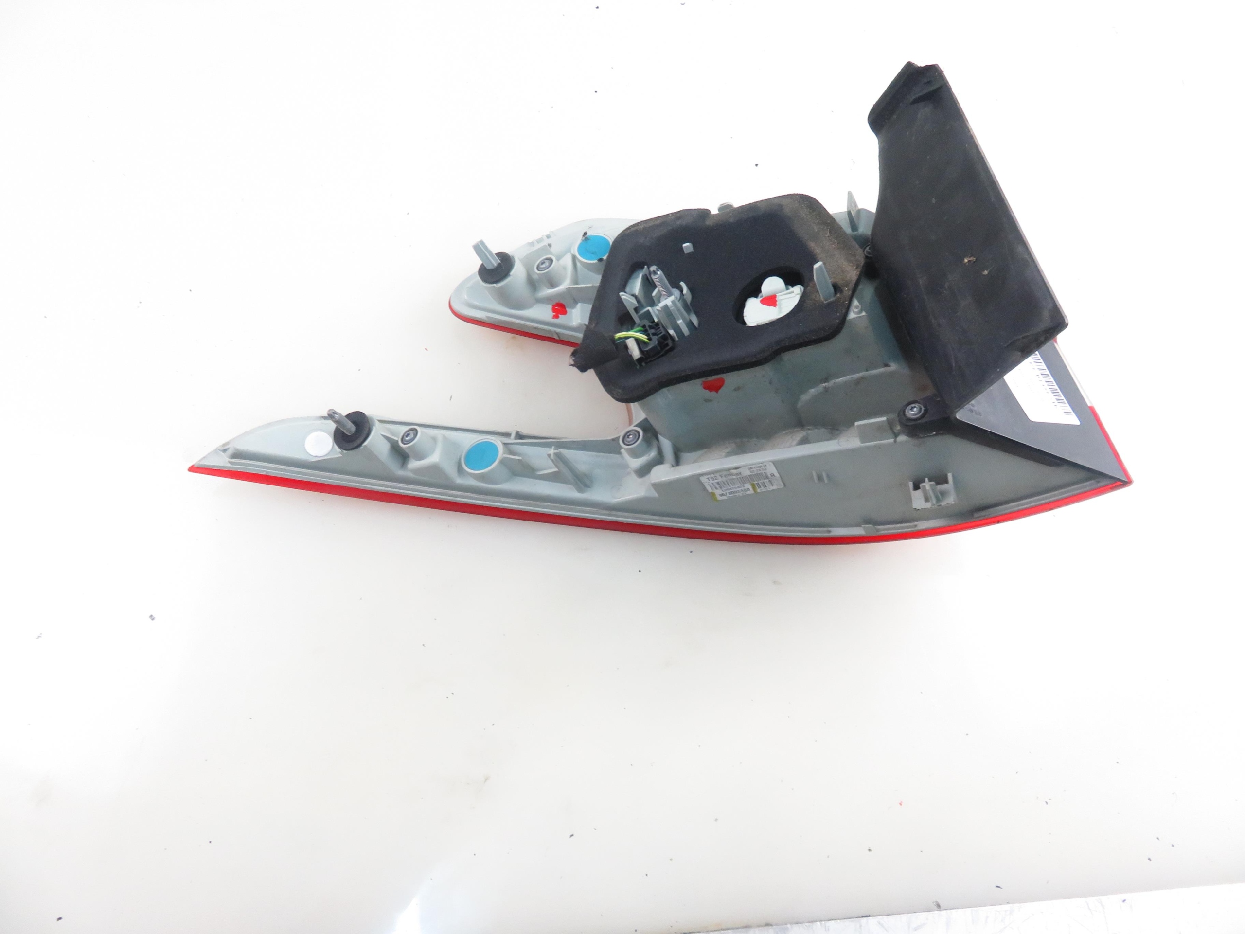 LAMPA PRAWA TYLNA PEUGEOT 308 SW II 9678093880 Typ samochodu Samochody osobowe