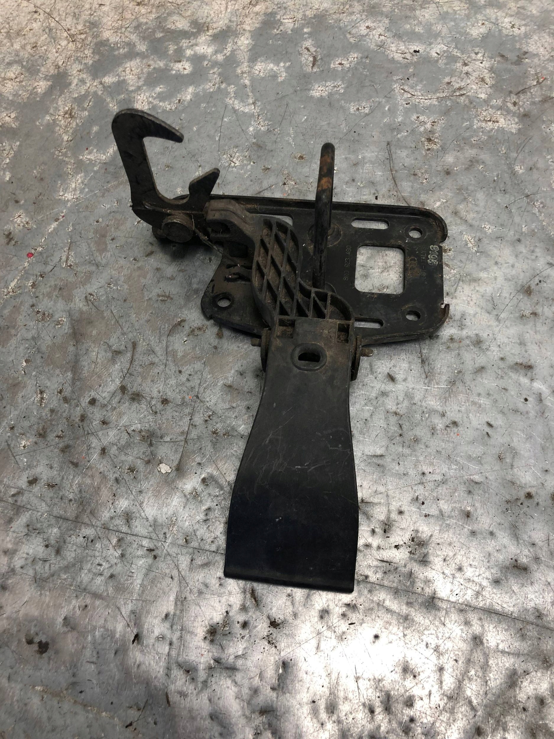 lock RYGIEL bonnets AUDI Q5 8R0823480