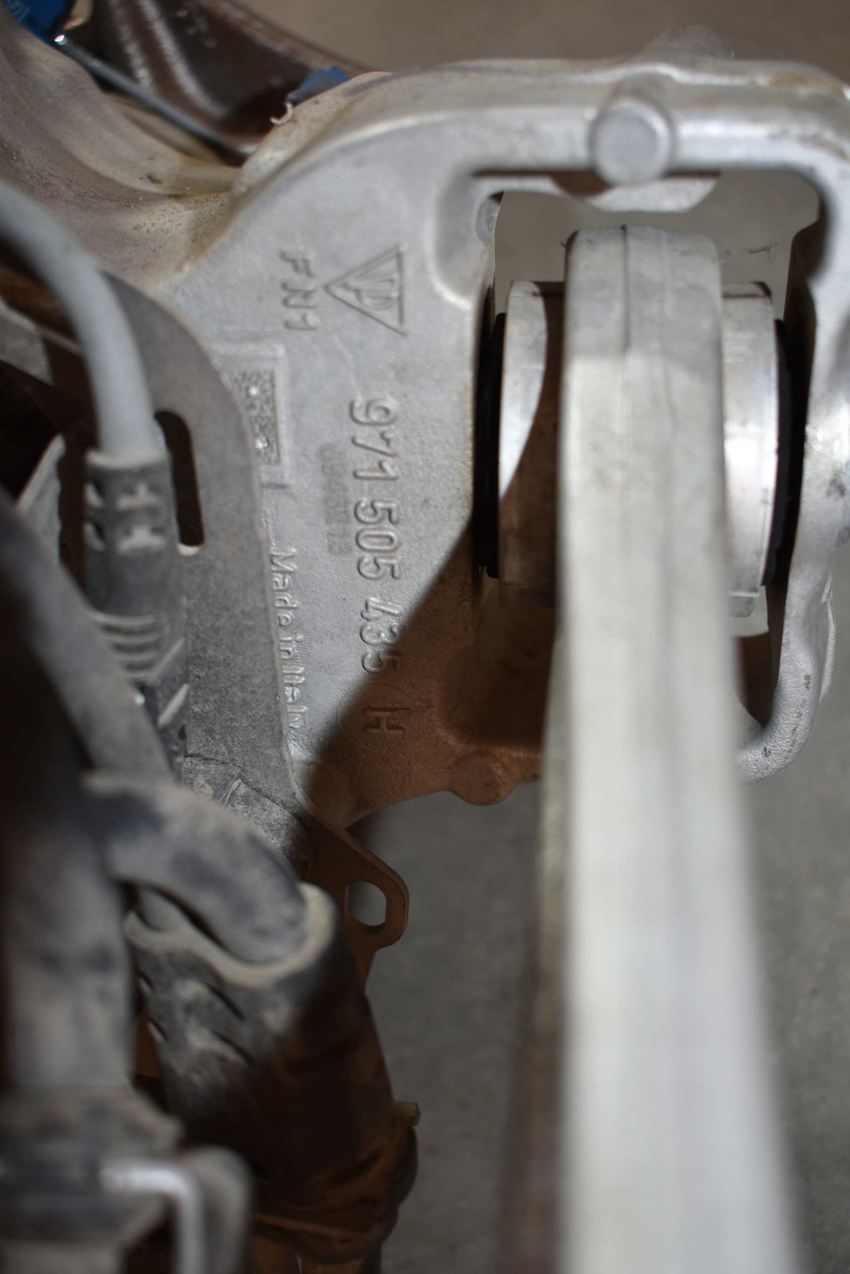 IDEALNE sususpension rear part rear. left PORSCHE PANAMERA 976 1