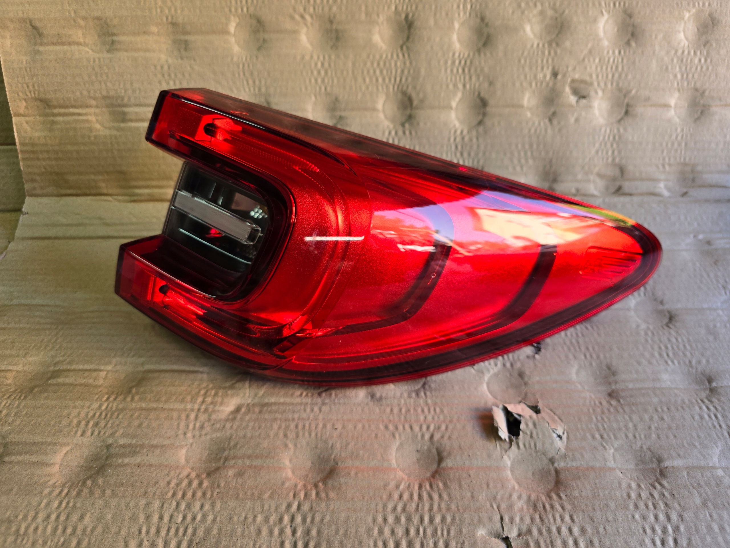 LAMPA TYŁ PRAWA RENAULT KADJAR 265508701R