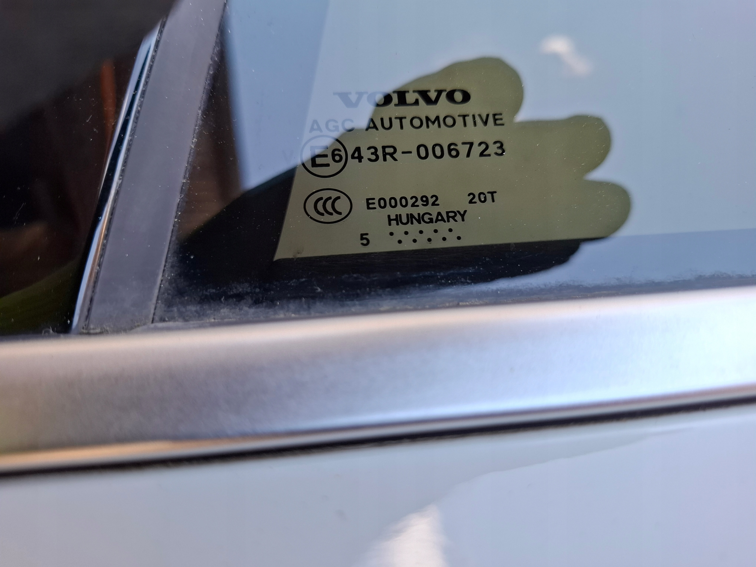 Tür links heck VOLVO V40 II BIALE 15r