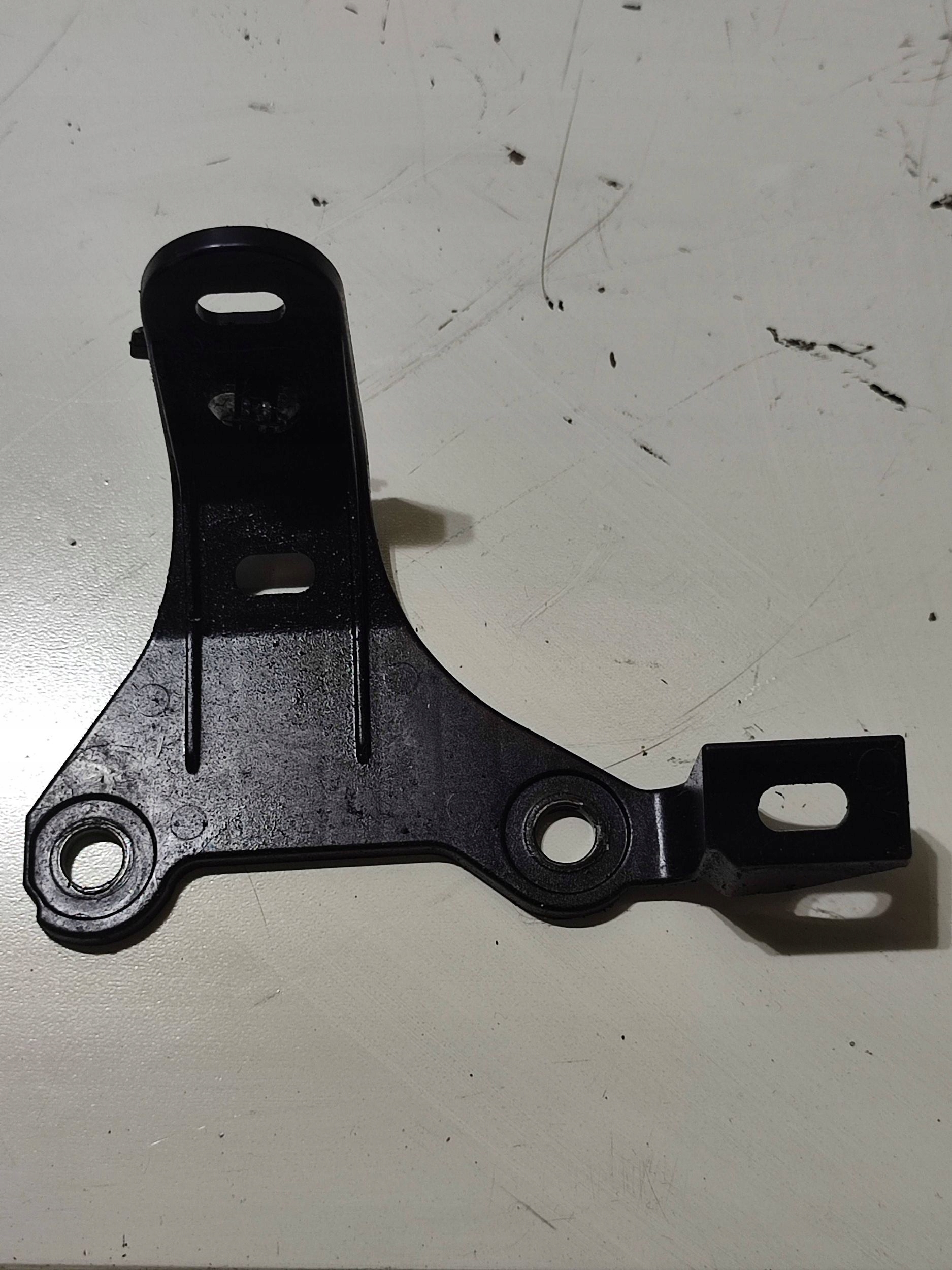 Peugeot 2008 II 2020 console bracket