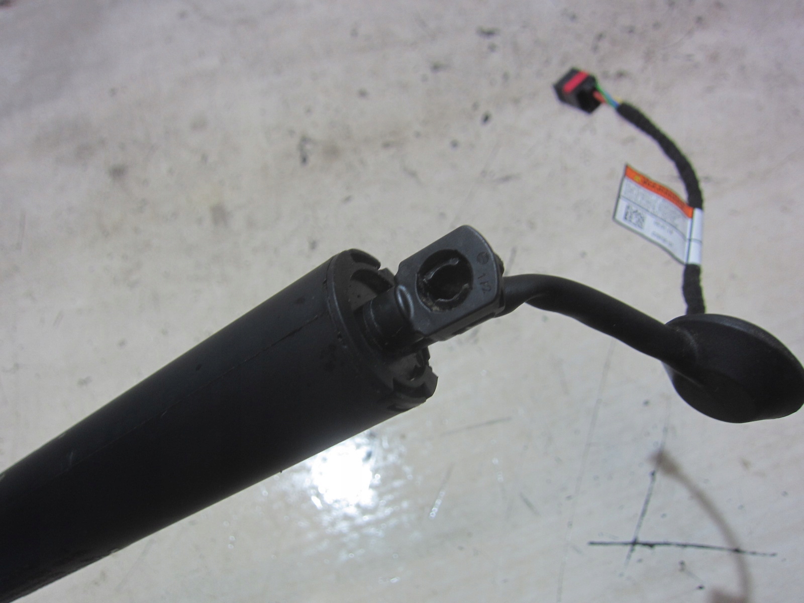 VOLVO XC40 XC 40 left damper bonnet boot electrical 31457834 ORYGINA