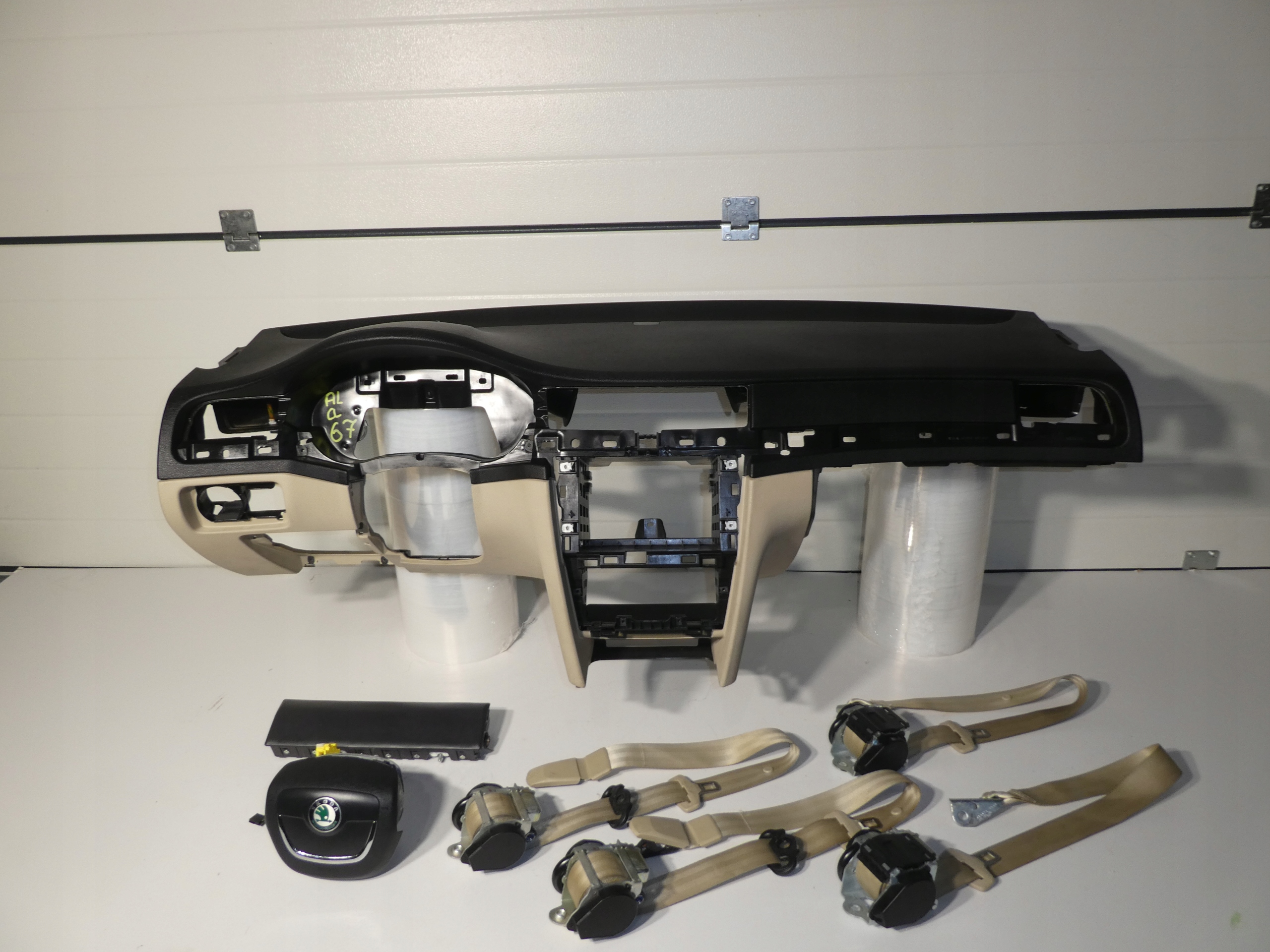 SKODA SUPERB II dashboard console airbag tension belts