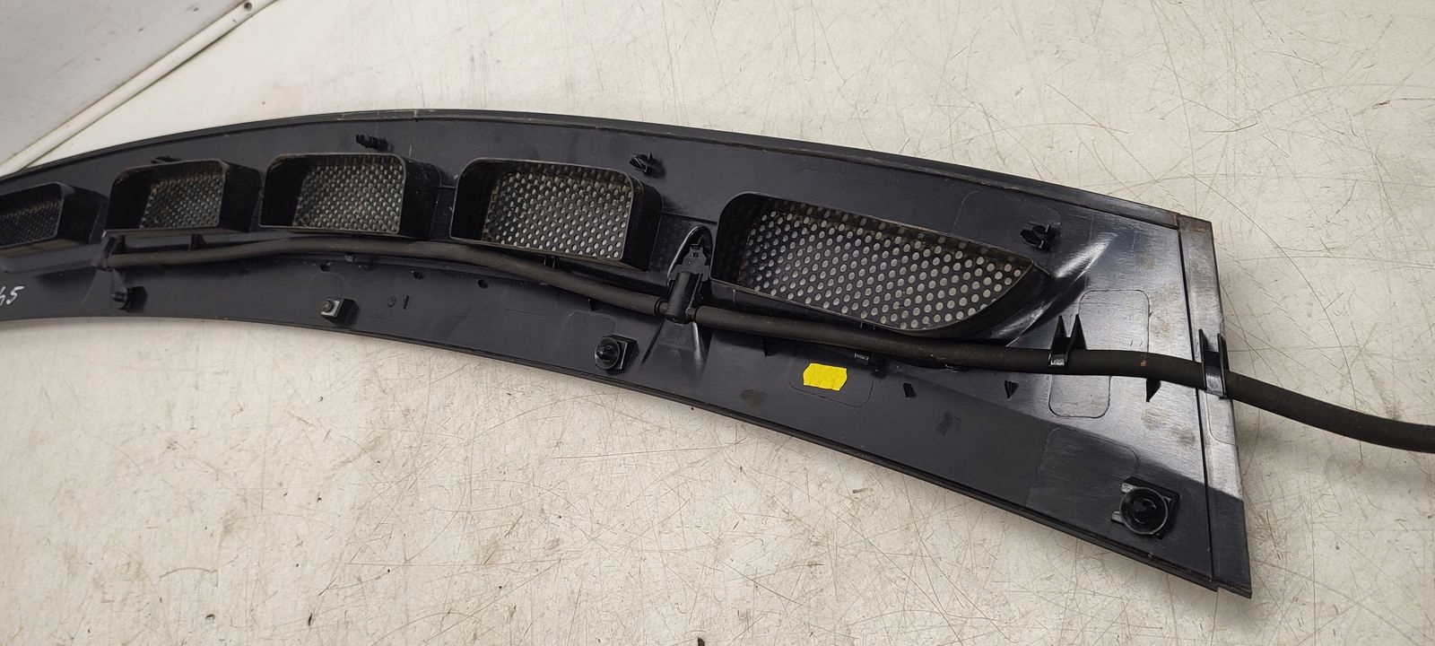 moulding under the window Mercedes 245