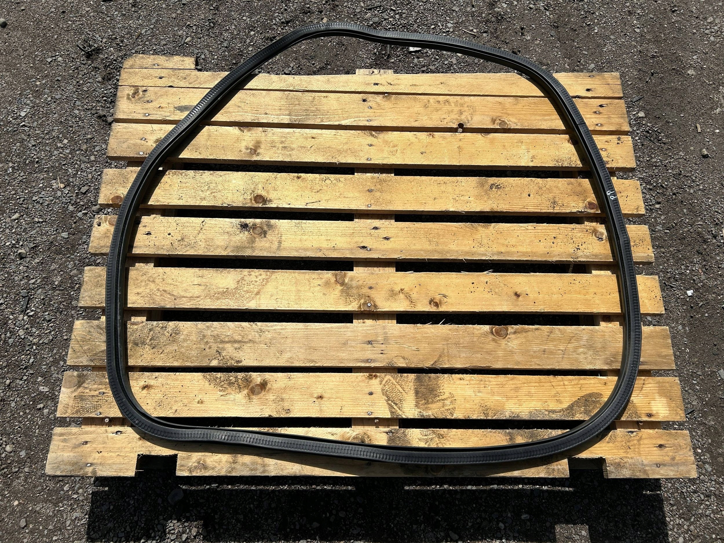 gasket door front front right Lincoln Continental 2017r