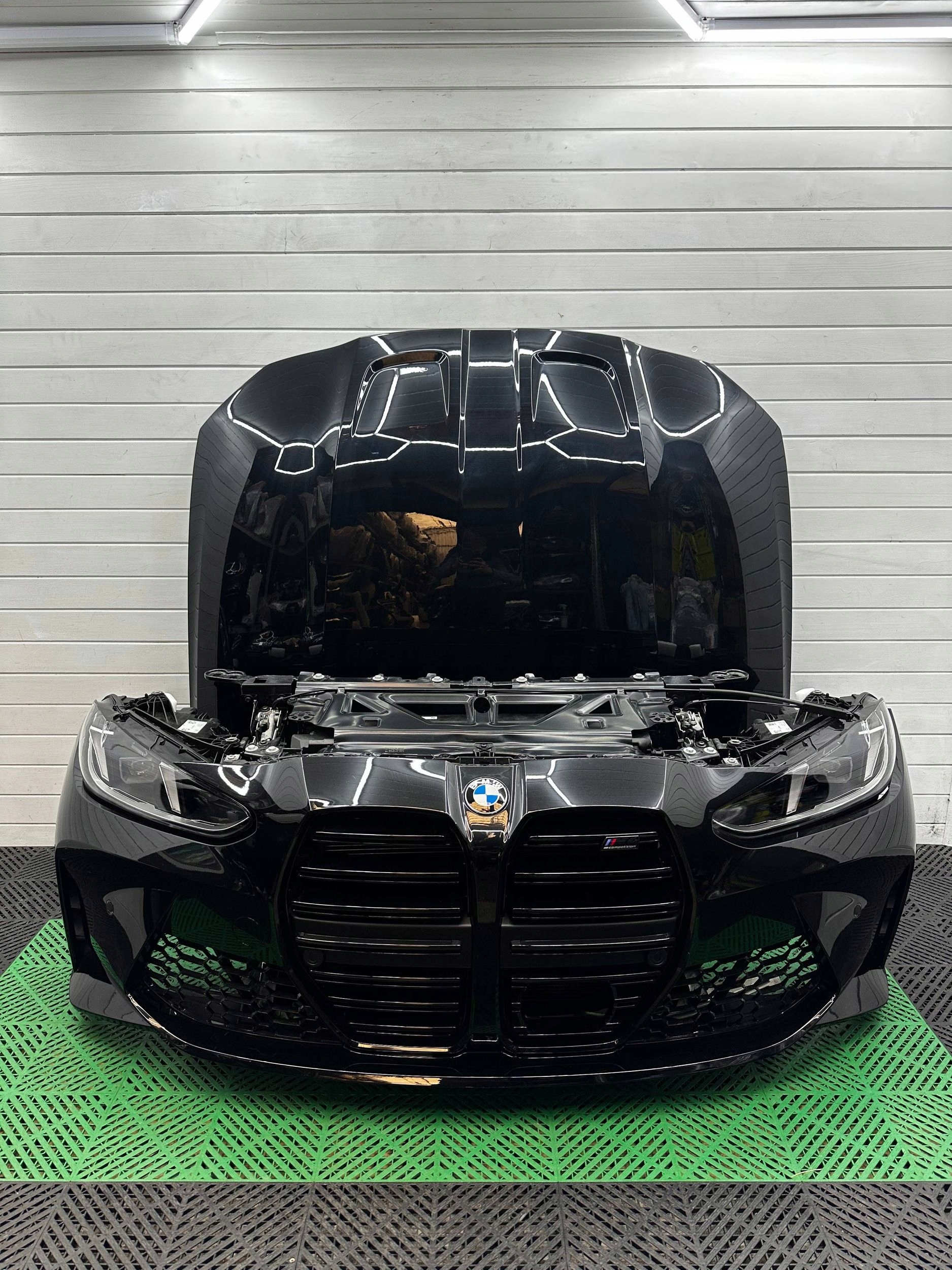 front BMW M4 G82 G83 bonnet support panel for radiators radiator lights