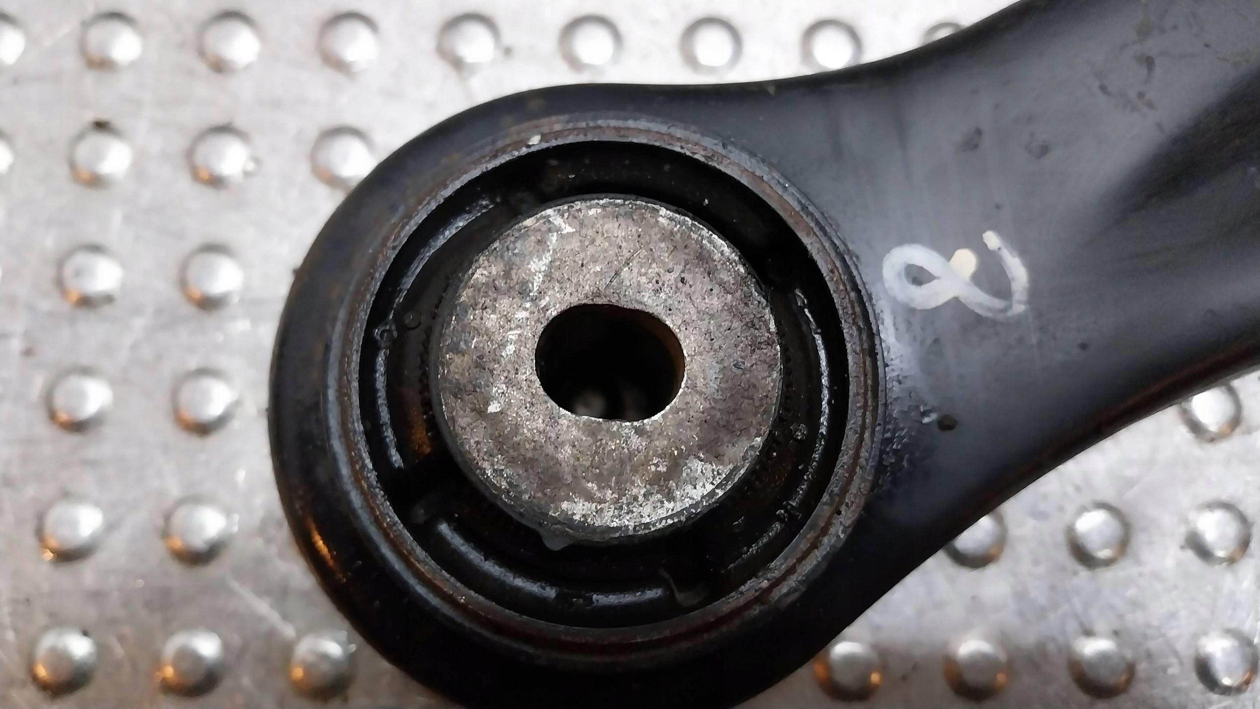 arm left front 8V51-3041-BH FORD FIESTA MK7 07