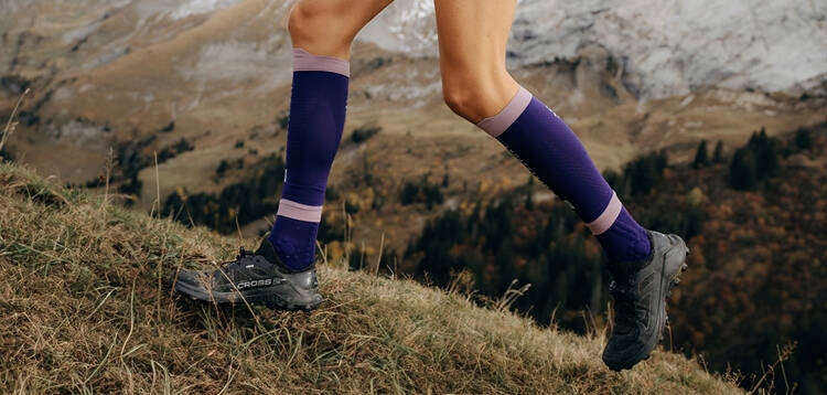 COMPRESSPORT Opaski kompresyjne na łydki R2V3 purple/grape T4 Kolor dominujący róże i fiolety