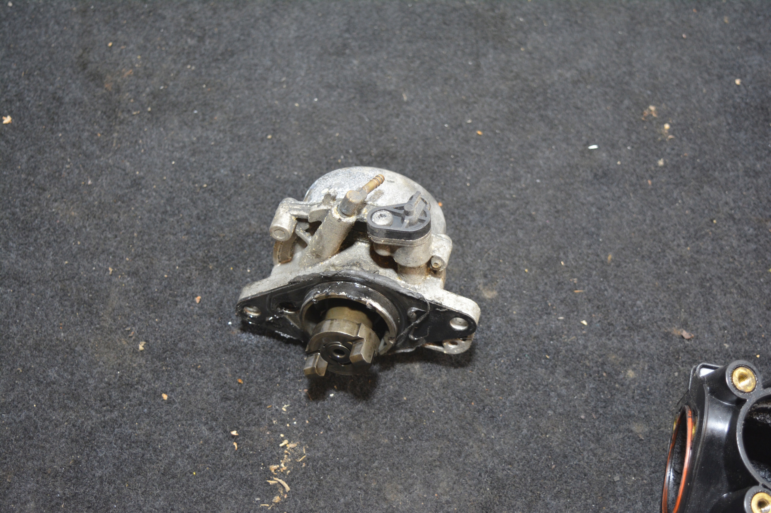 opel Combo d 1.3 вакум насос