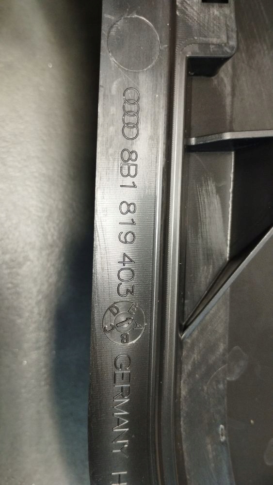 Audi A5 B10 torpedo left 8B1819403