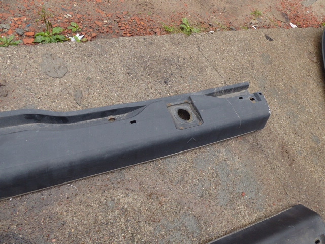 ALFA ROMEO 166 OSŁONA LISTWA PROGU PROGOWA LEWA Jakość części (zgodnie z GVO) O - oryginał z logo producenta pojazdu (OE)