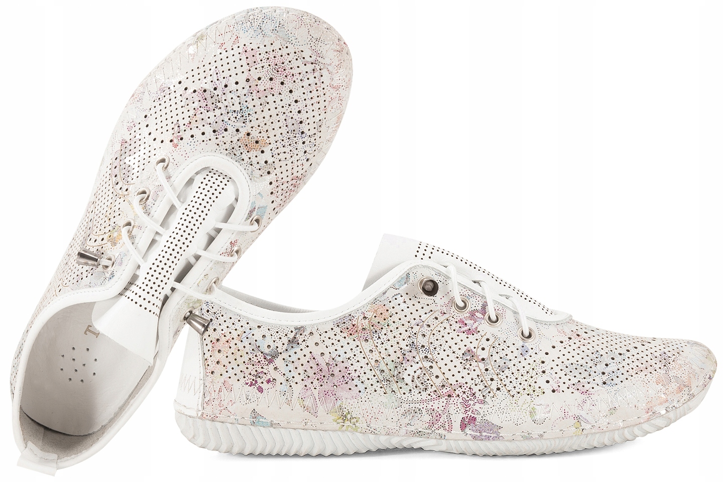 T.sokolski Bot 2101FL Ažurové Kožené Polobotky Dámské bílé květy 38 Bílá