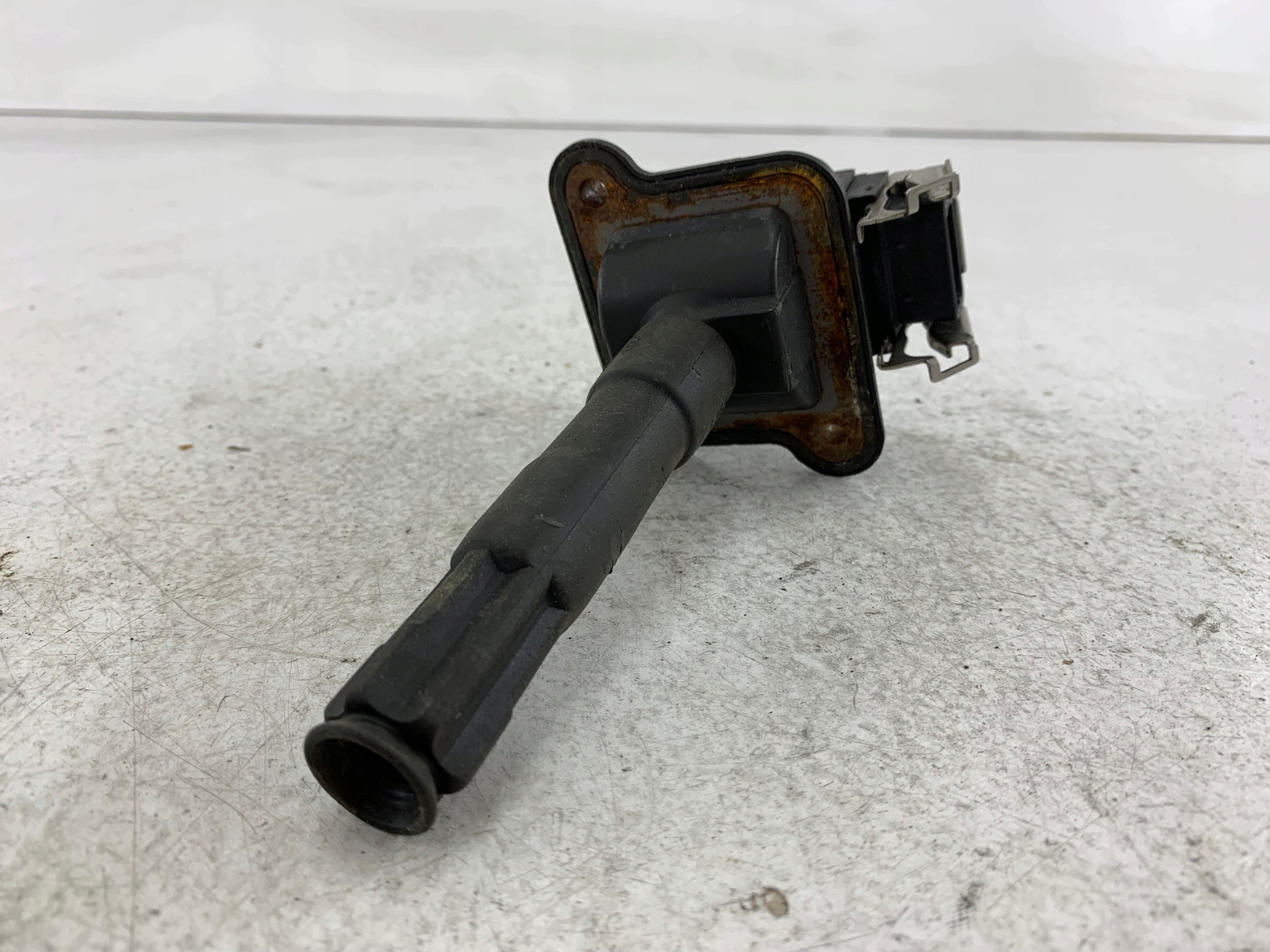 AUDI A4 B5 1.8 coil ignition 058905105