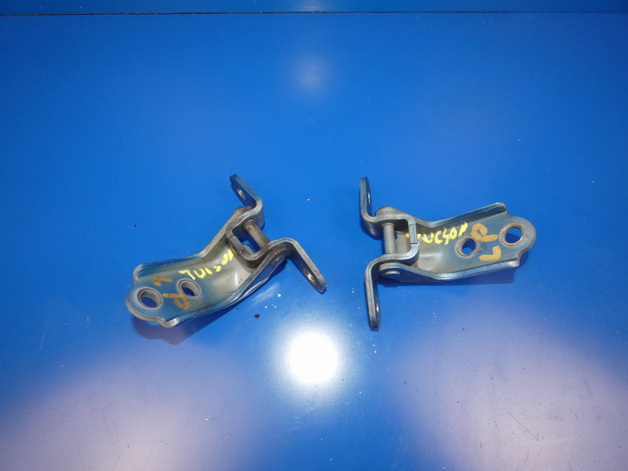 HYUNDAI TUCSON III hinges door left front KOMPLET