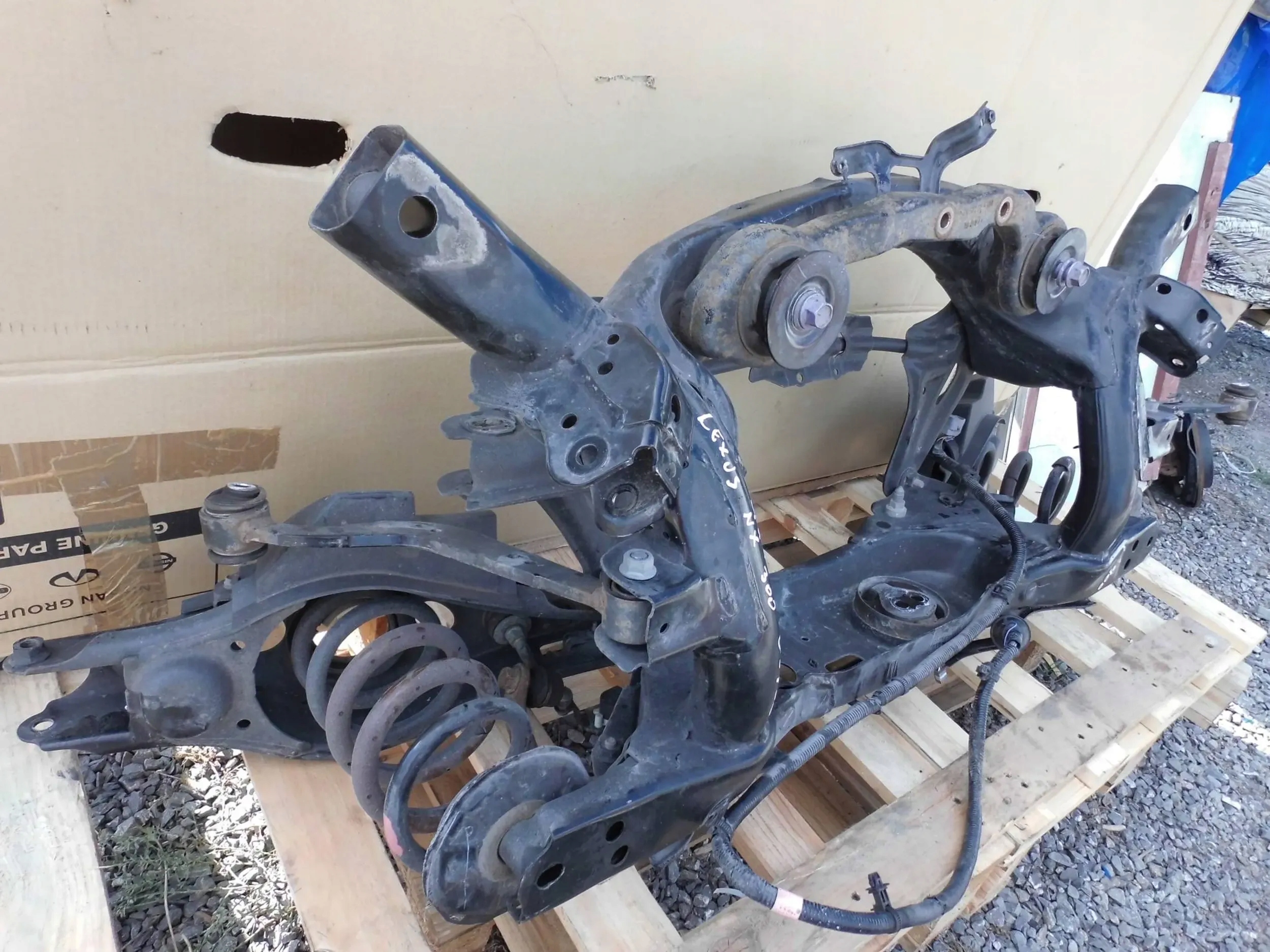 Lexus NX300H axle beam subframe rama sider axle beam rear part arm springs