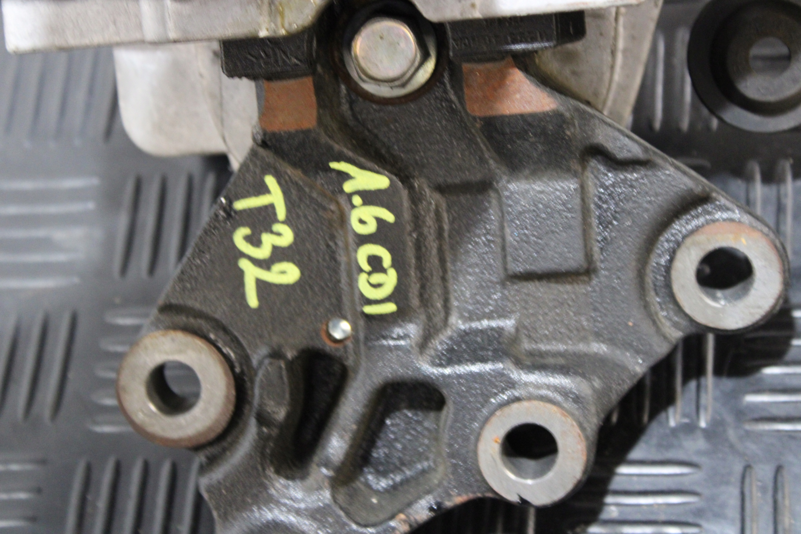 holder gearbox mount NISSAN X-TRAIL T32