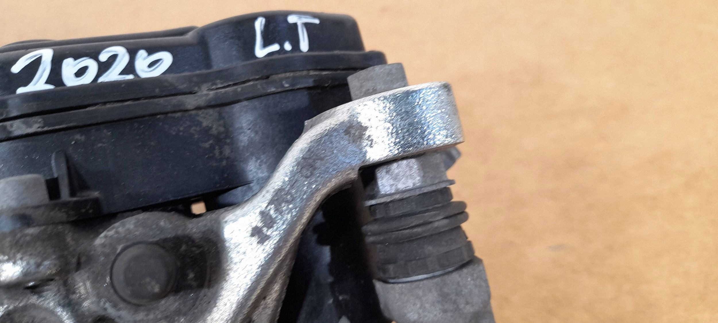 Toyota Yaris IV XP21 caliper brake rear left 463100D010 (B924)