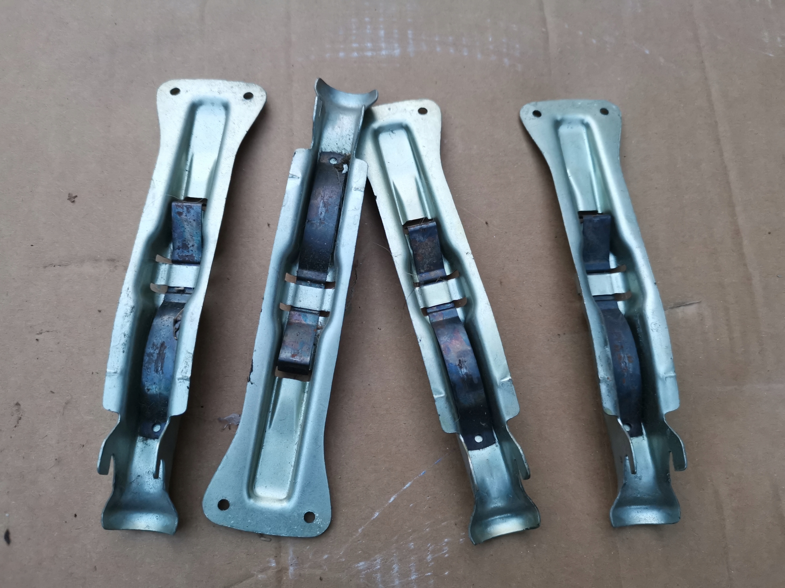 Mercedes W201 prowadnice Arrière zaglowkow Support plaque