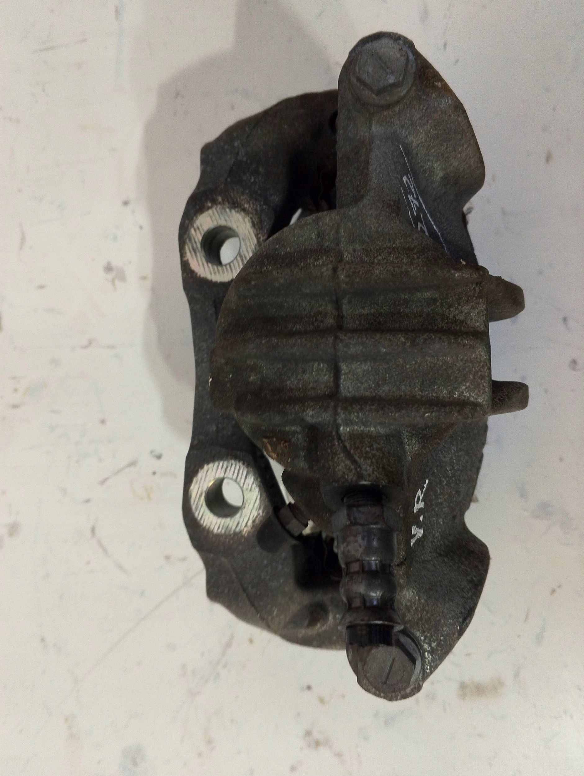 Peugeot 208 and caliper brake front right Y0113222G (B272)