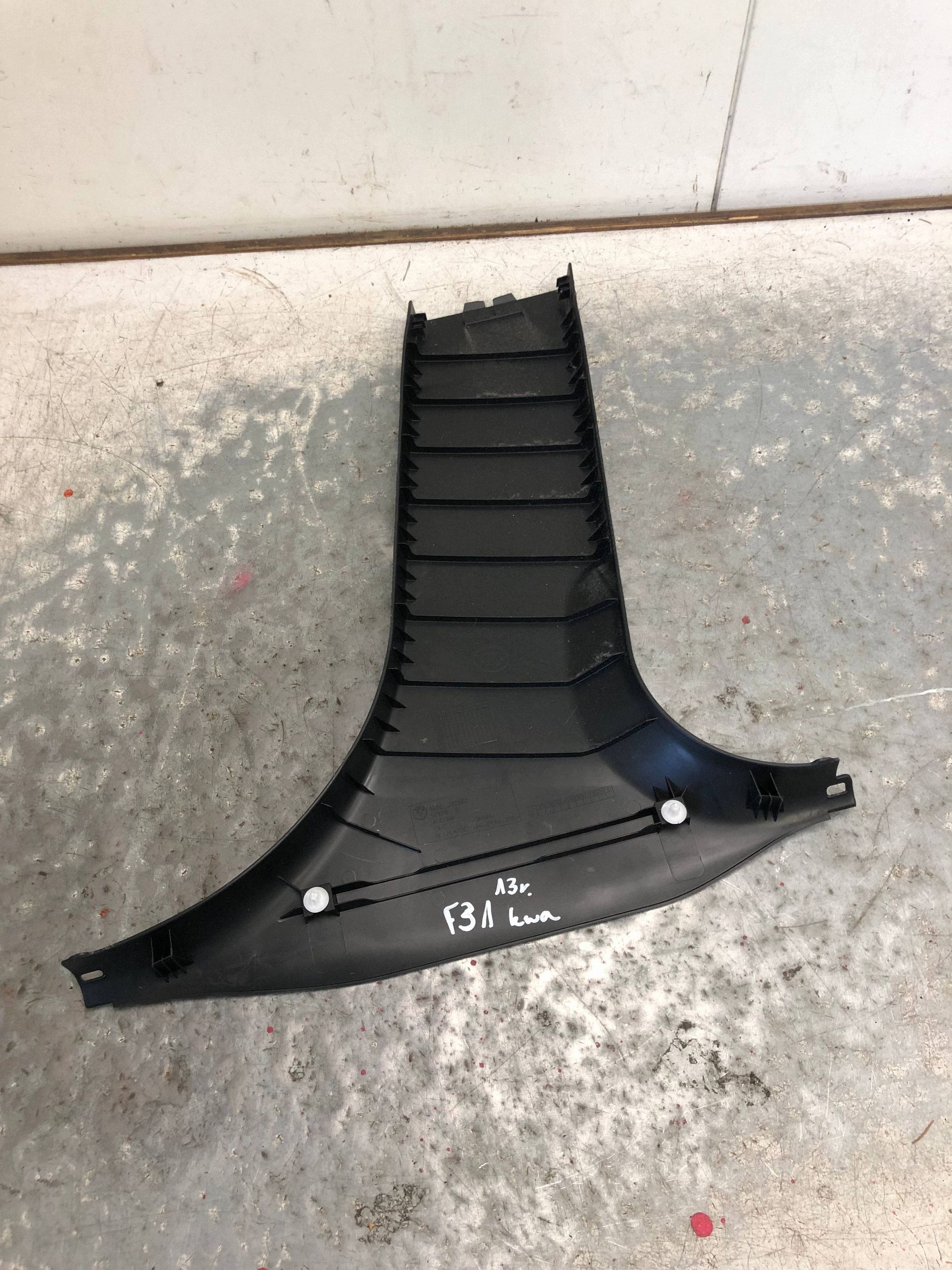 cover SLUPKA left BMW F31 7221001