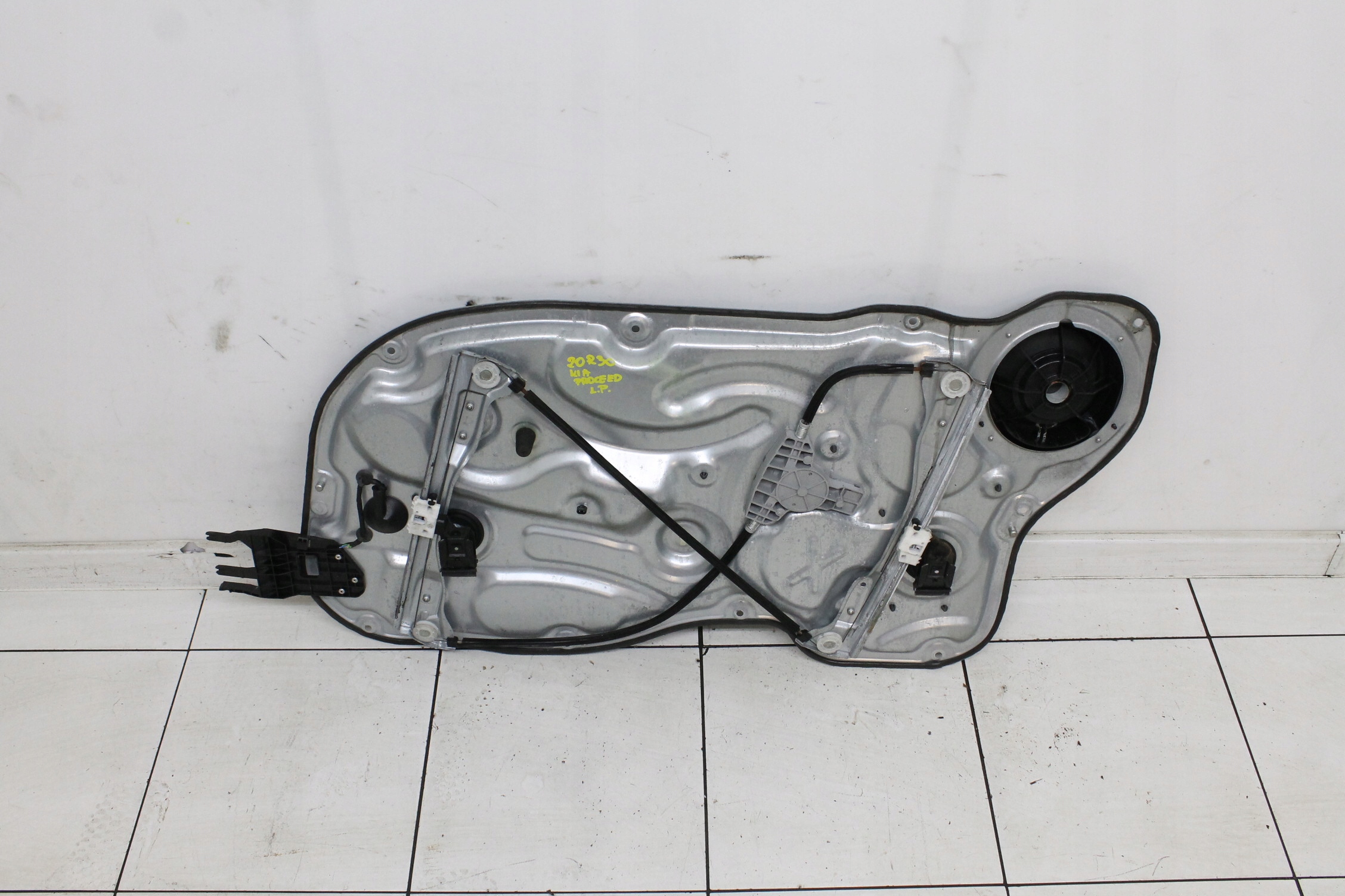 KIA PROCEED I 2006R- PODNOŚNIK SZYBY LEWY PRZÓD