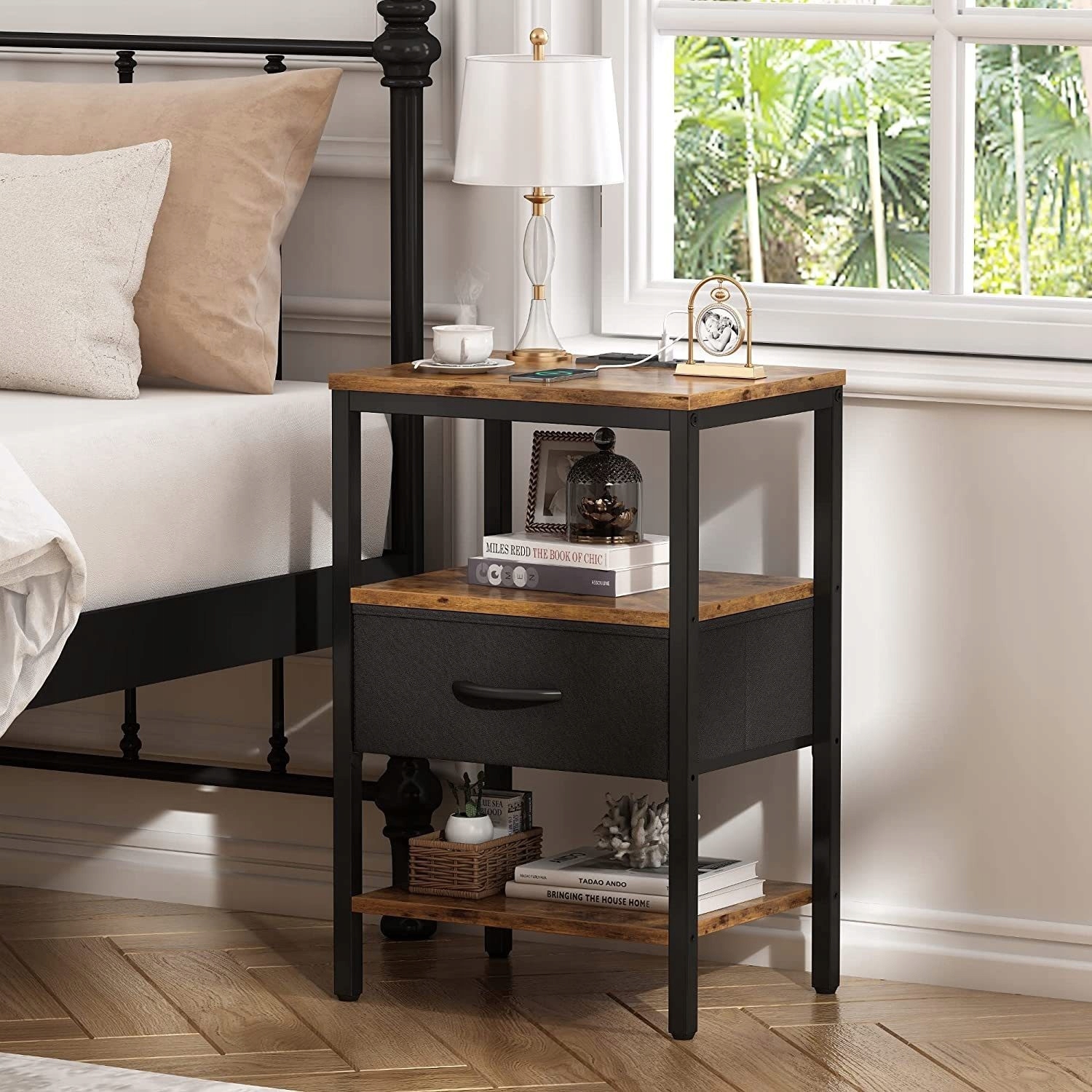 Noční stolek s zásuvkami a Usb, Noční stolek se zásuvkou a policemi