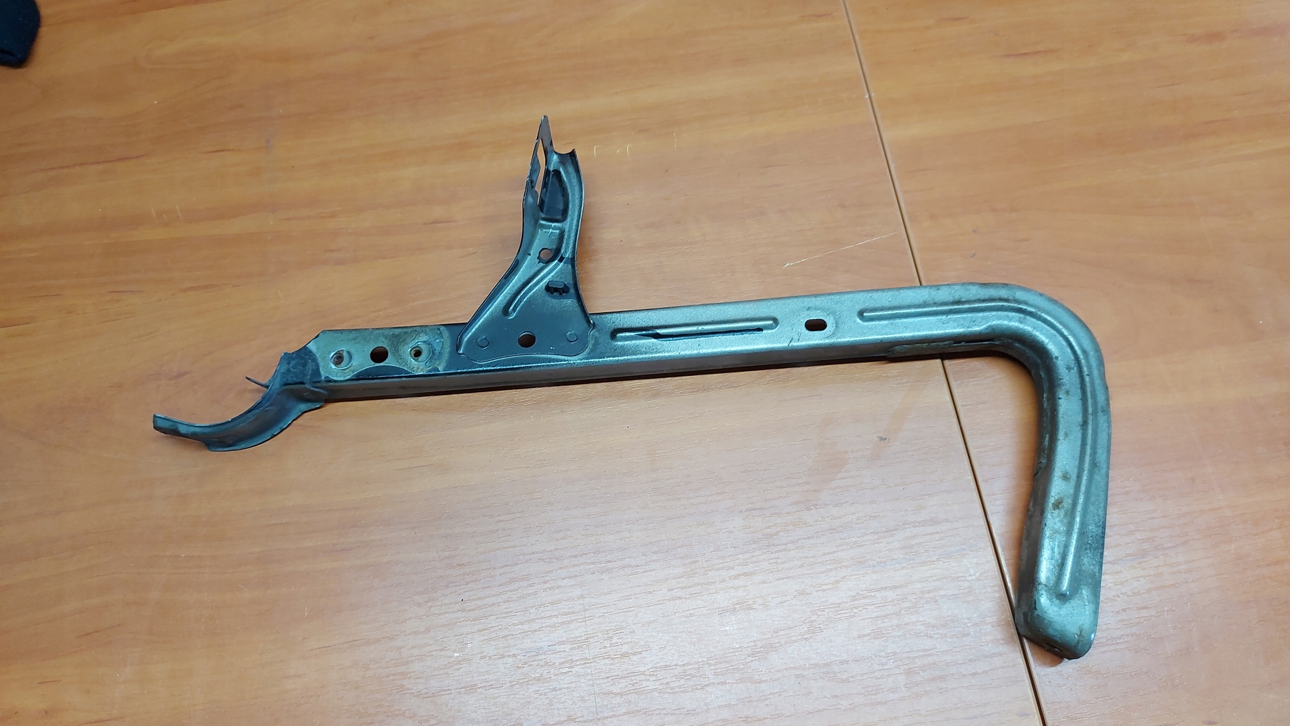 console bar, wall front front TOYOTA AVENSIS T25 03-09