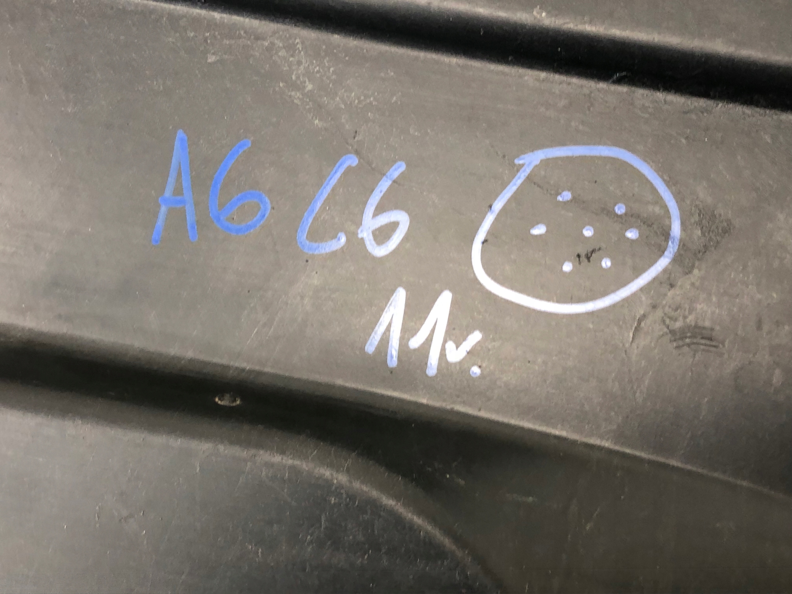 blende abdeckung unterfahrschutz links AUDI A6 C6 4F0825215C
