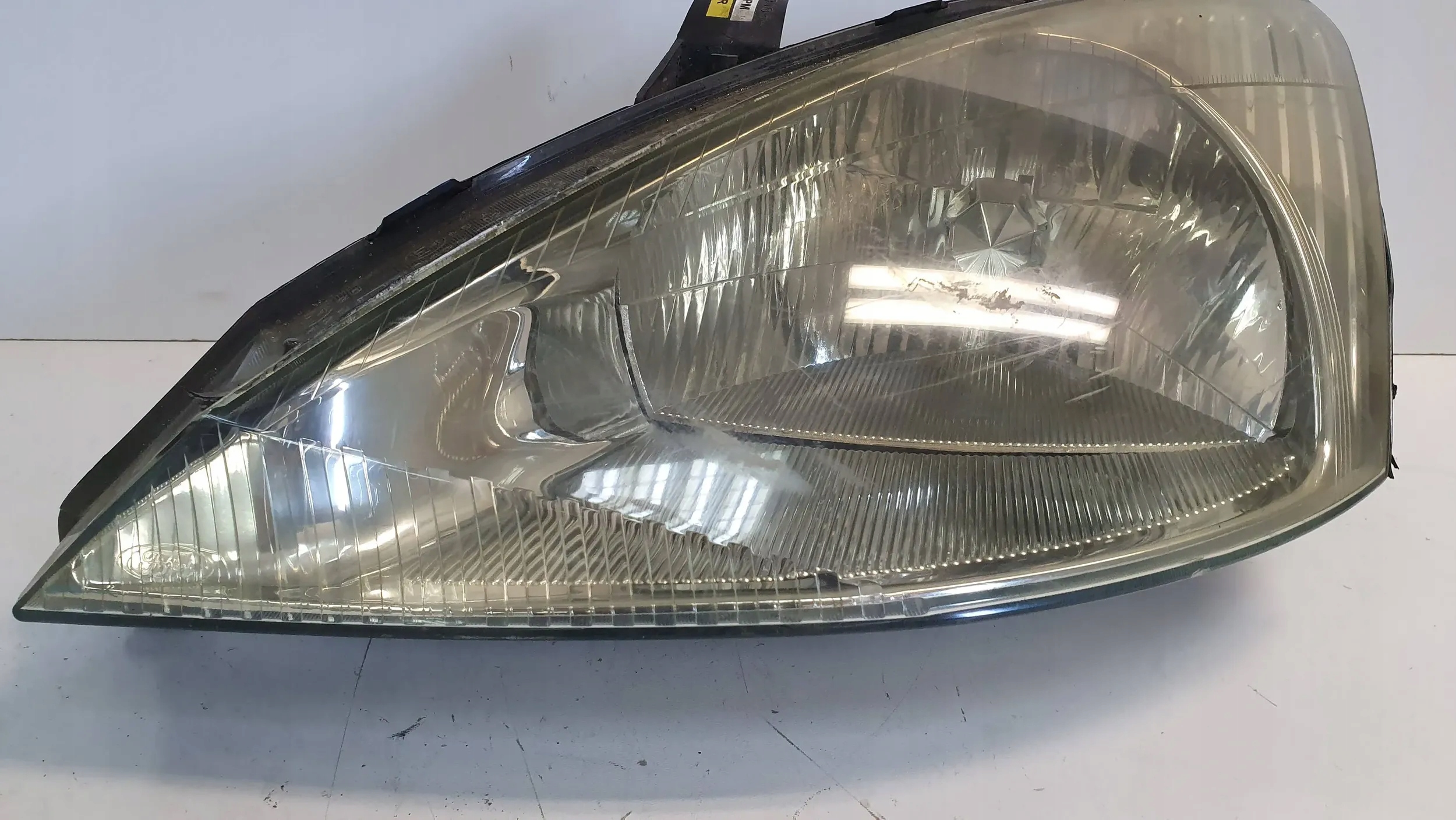 light front left Ford Focus MK1 98
