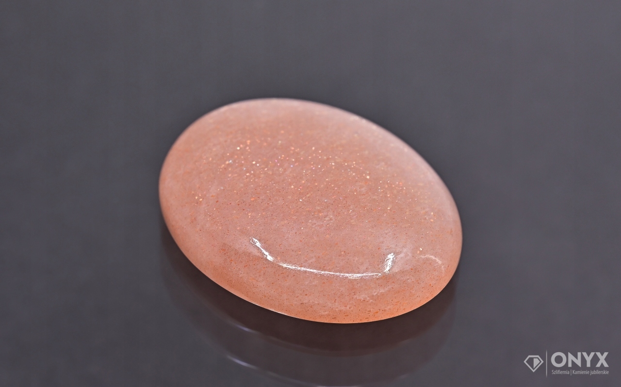 Solární kámen kabošon ovál 25x20 mm