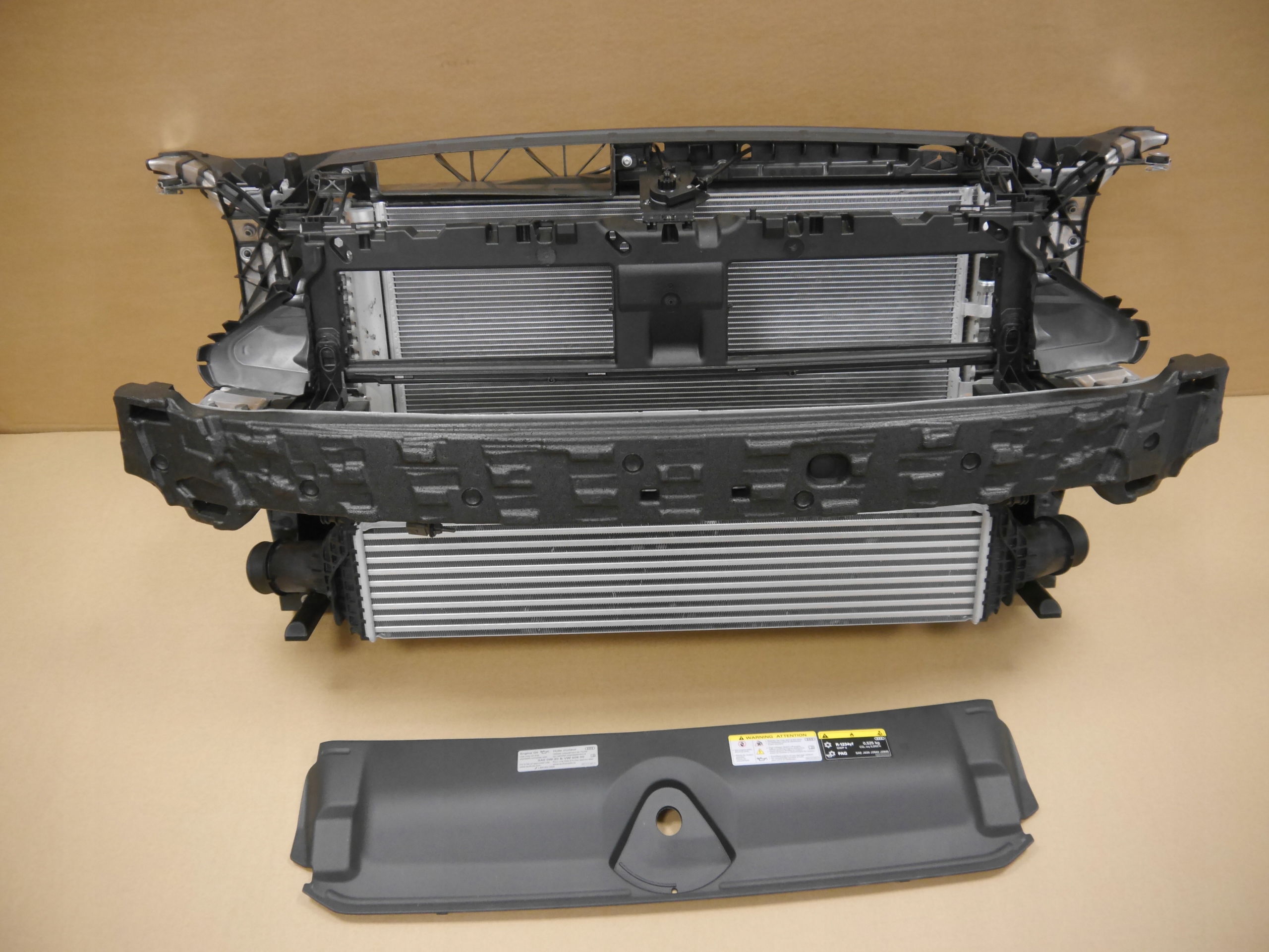 AUDI A4 A5 8W PAS PRZEDNI CHŁODNICE 3.0 TDI 200kW/272KM