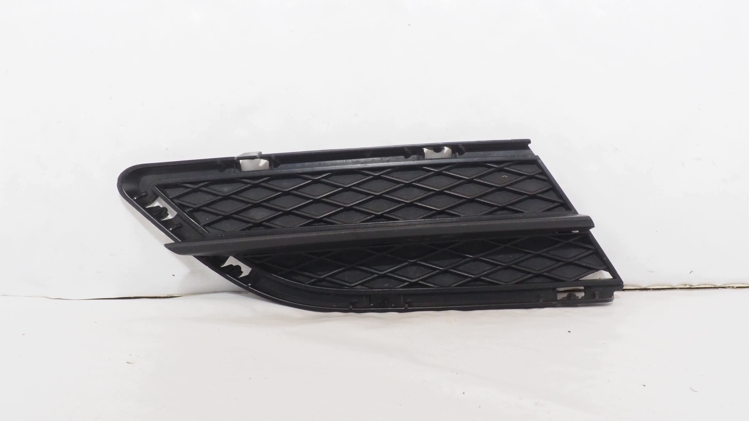 BMW 3 E90 E91 lift mřížka nárazníku pravá předek 7138418