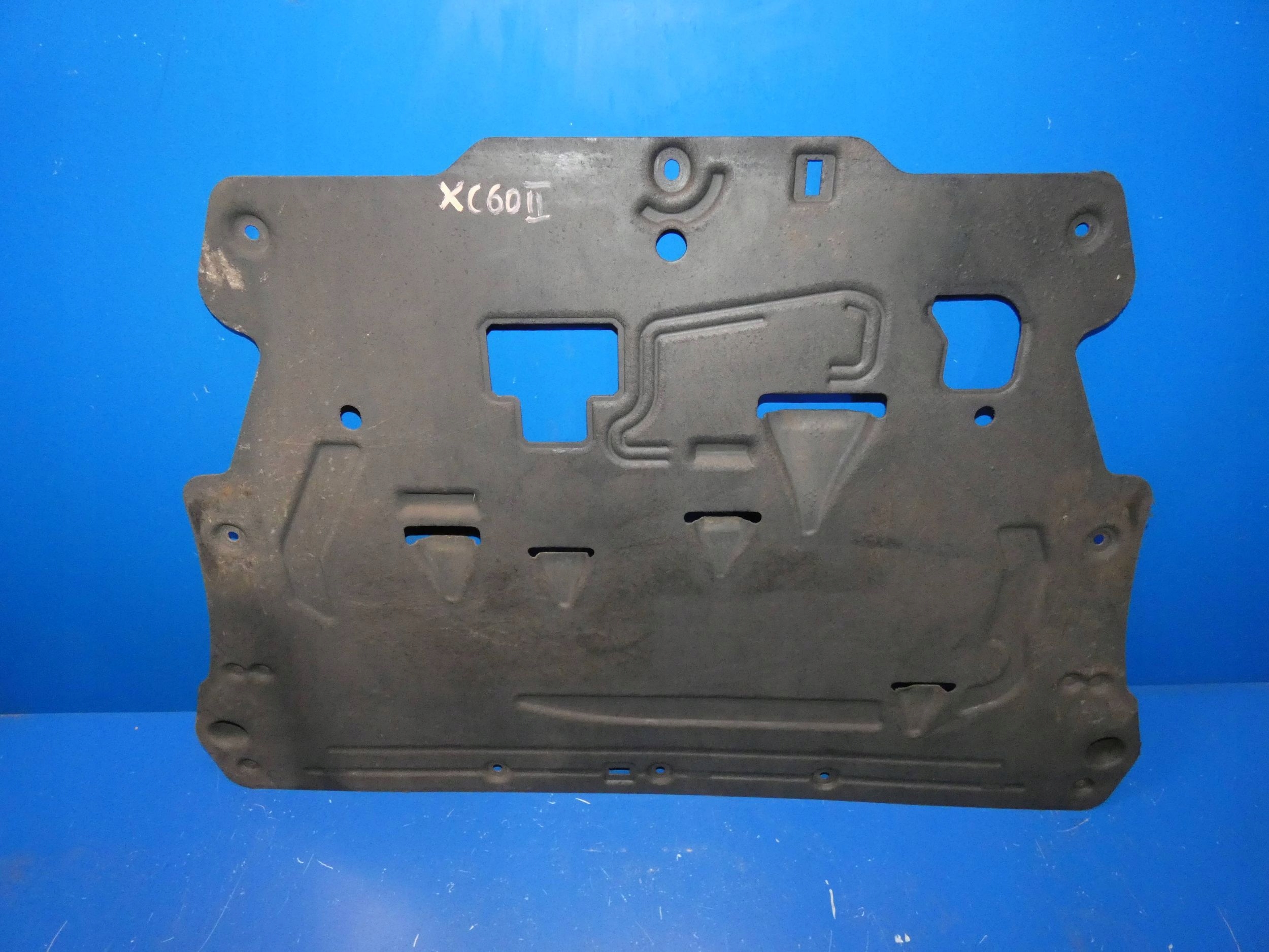 VOLVO XC60 II motor cover lower below engine