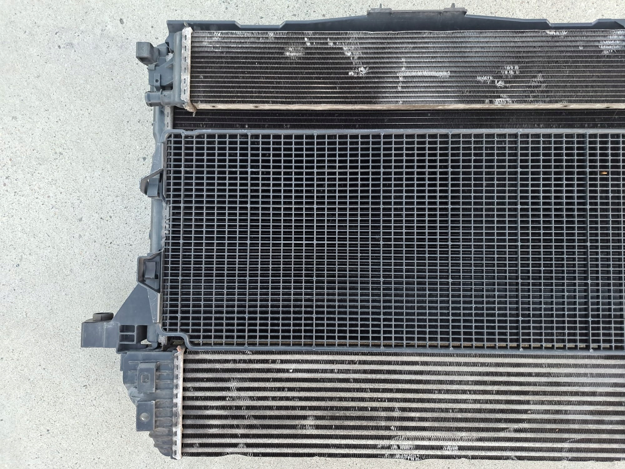 chladič ventilátor intercooler stěna přední RENAULT MASTER III 2.3 DCI
