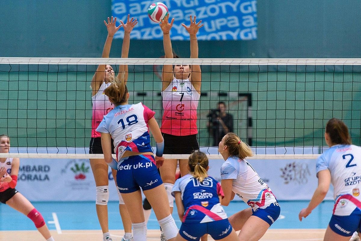 SIATKA DO SIATKÓWKI WZMOCNIONA TAŚMĄ Z 4 STRON Wysokość siatki 1 m