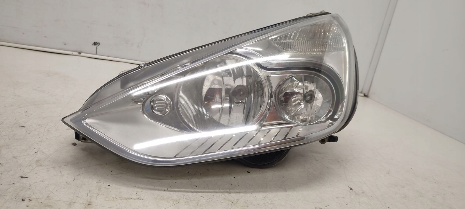 light front front left Ford S-MAX