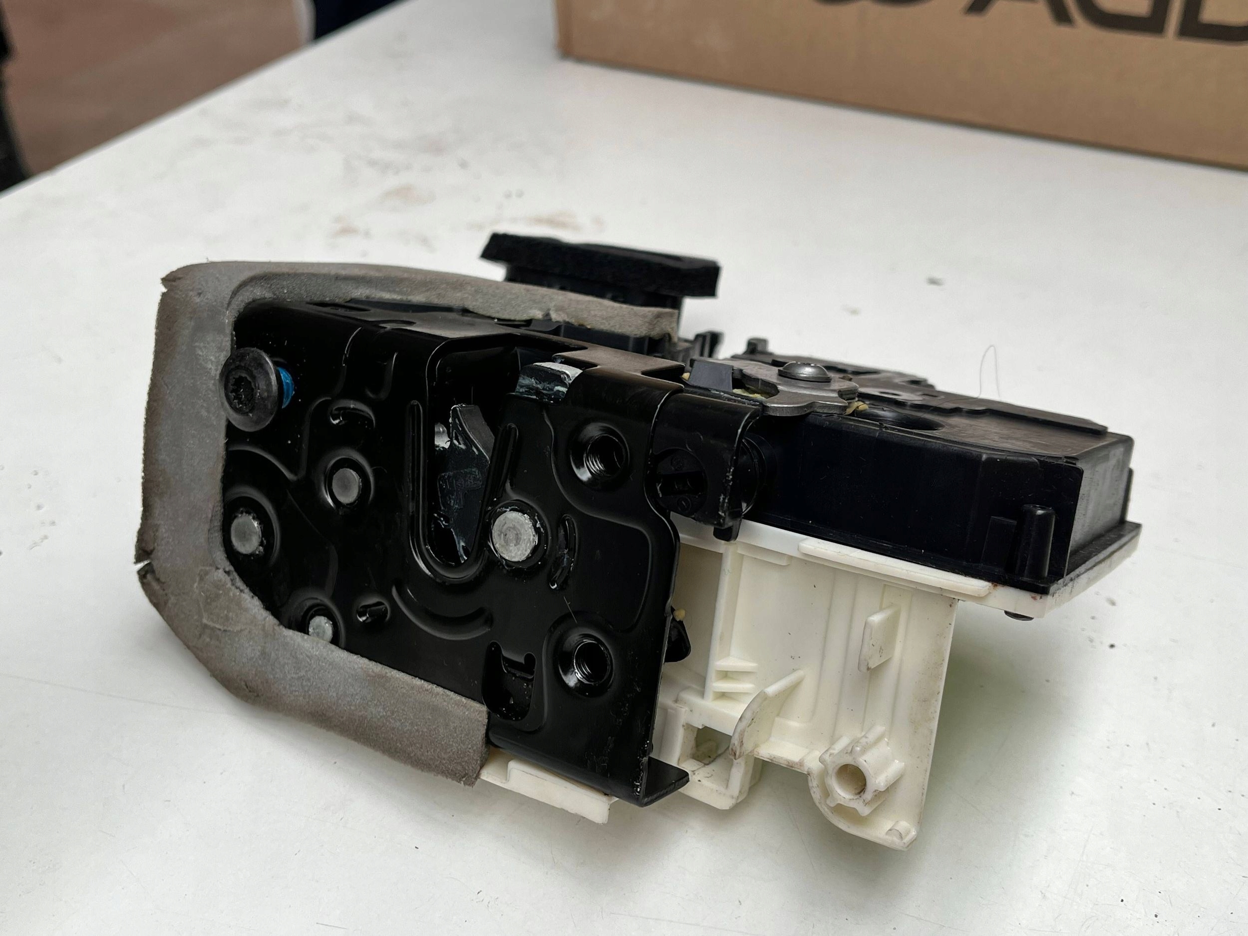 AUDI Q8 lock door left rear part 4K0839015Q !J