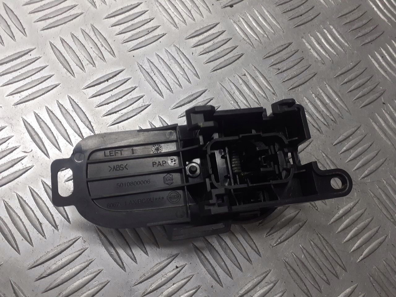 ручка двери левая внутренняя nissan NOTE 1.4 5010800006