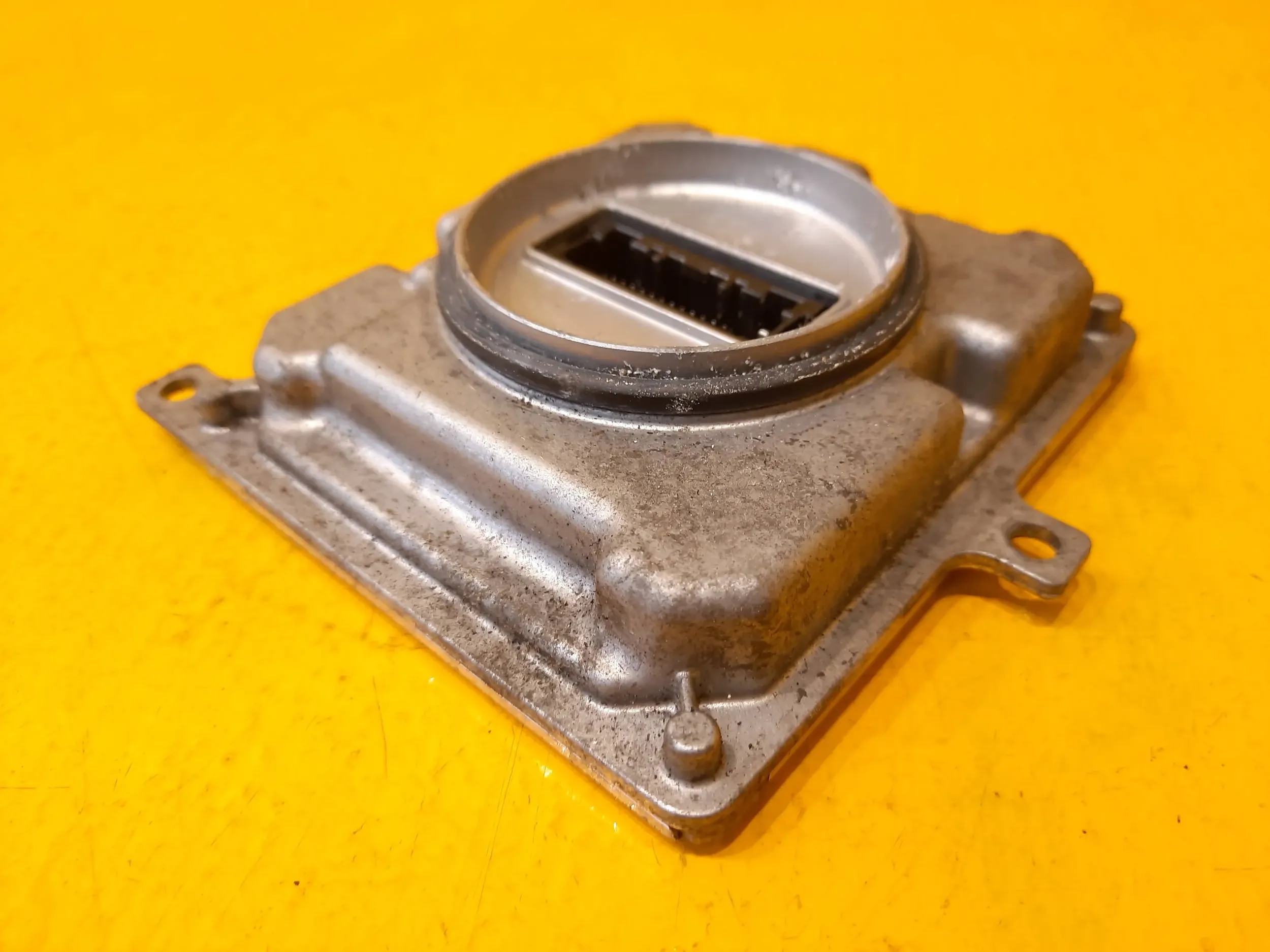 Mazda 3 BP MODUŁ ŚWIATEŁ PRZETWORNICA B0L5 67890 Numer katalogowy części B0L5 67890