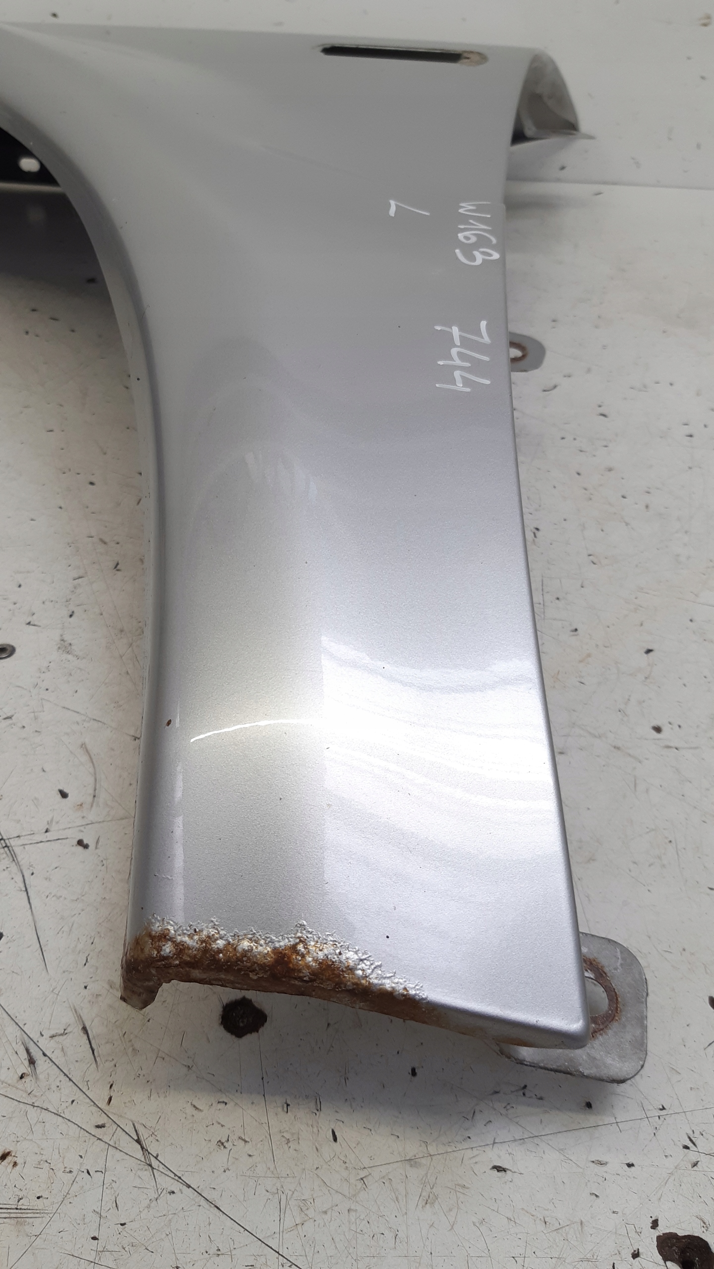 fender left front 744 Mercedes ML W163