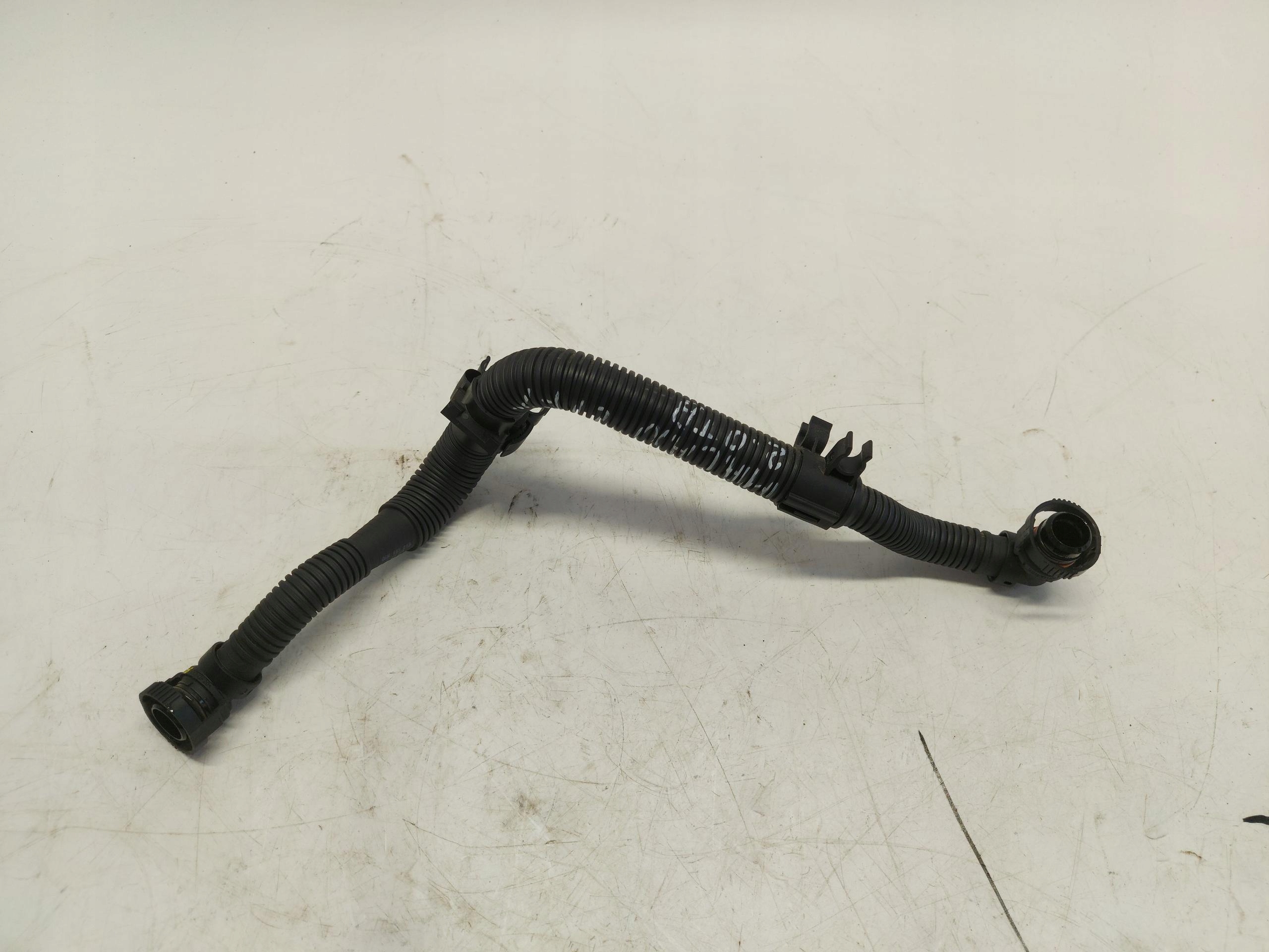 Porsche Macan II LIFT prijenos cijev vode 06N103213