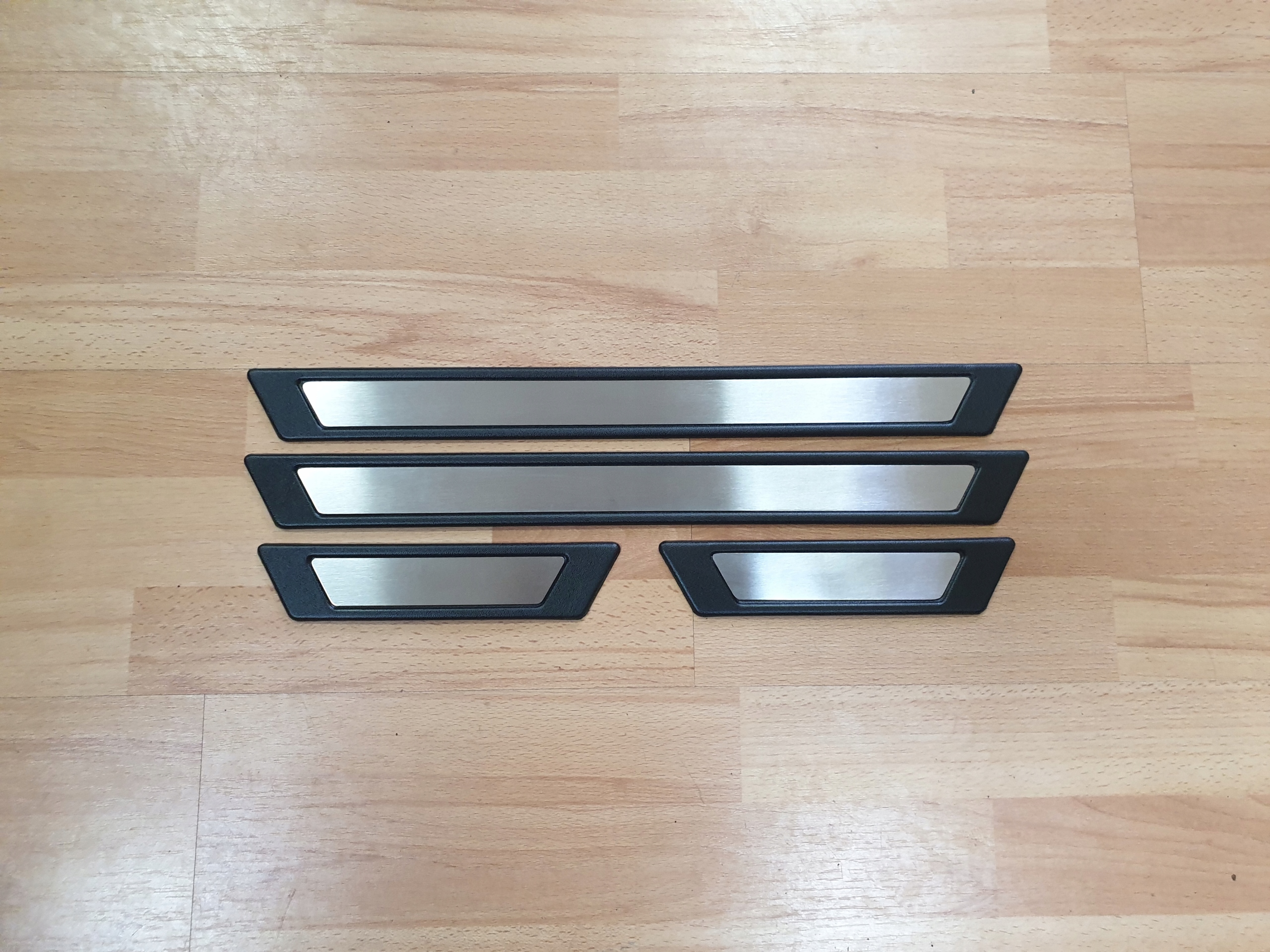 VW UP VENTO TRANSPORTER T4 NAKLADKI LISTWY PROGOWE Manufacturer catalog number UNIVERSALCHROM