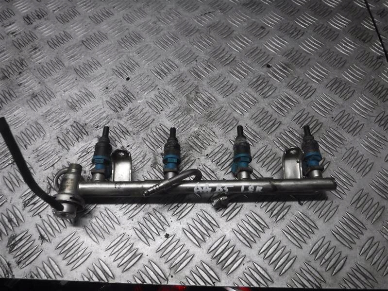 Audi OE 058133681B топливная рейка