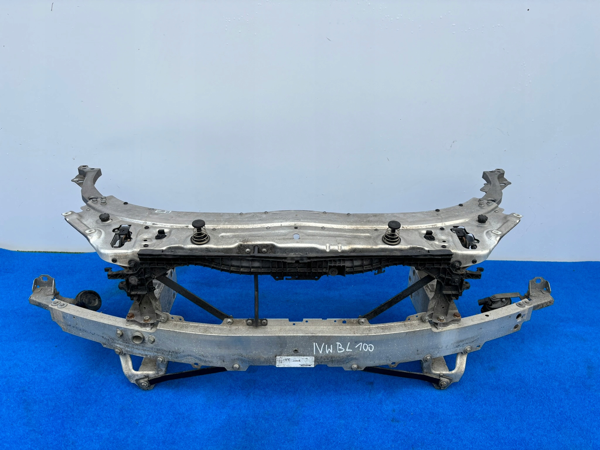 MERCEDES E-KLASA W213 6.3 AMG PAS WZOCNIENIE BELKA PRZÓD NWBL100