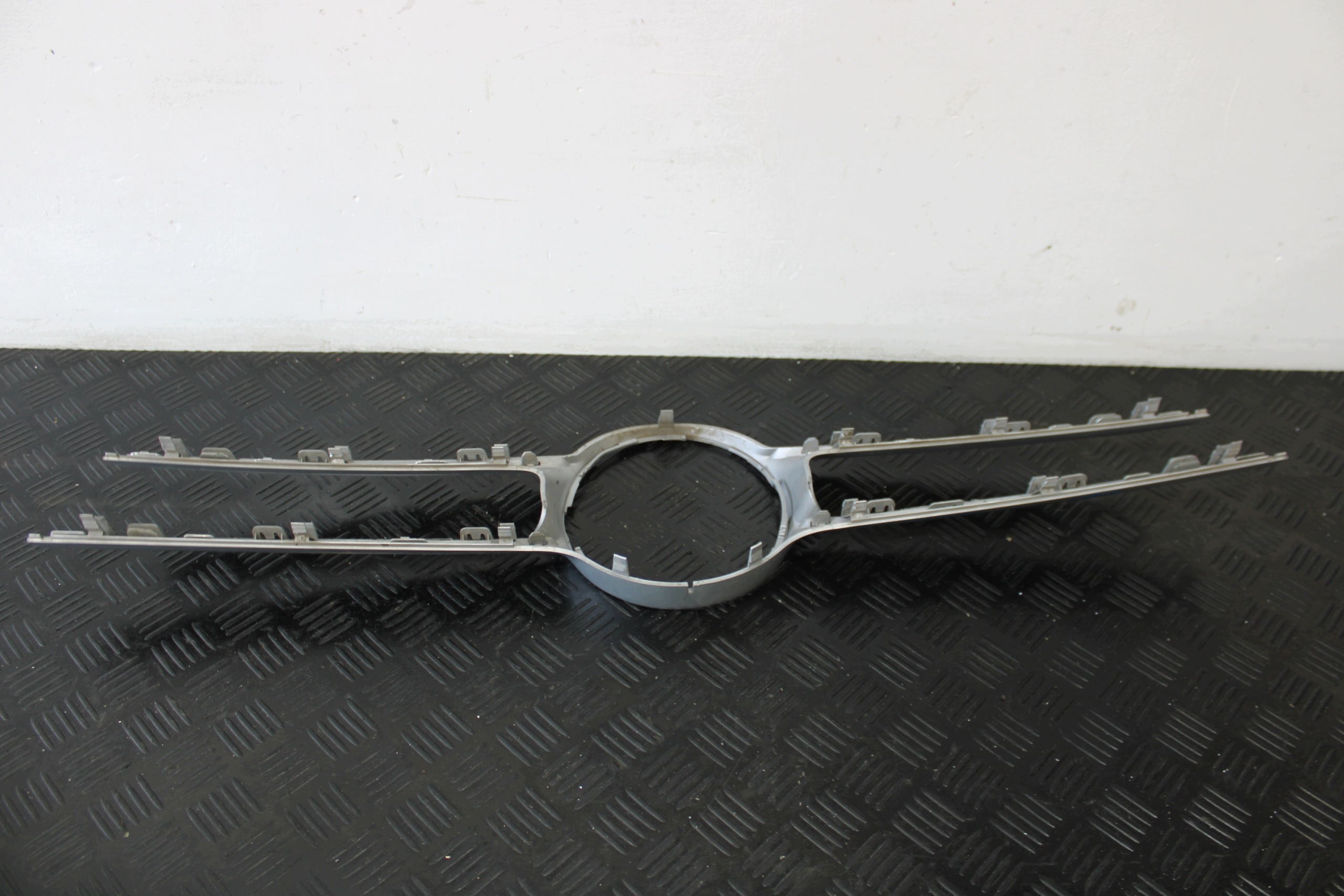 Grille A2058880160 MERCEDES C-KLASA W205
