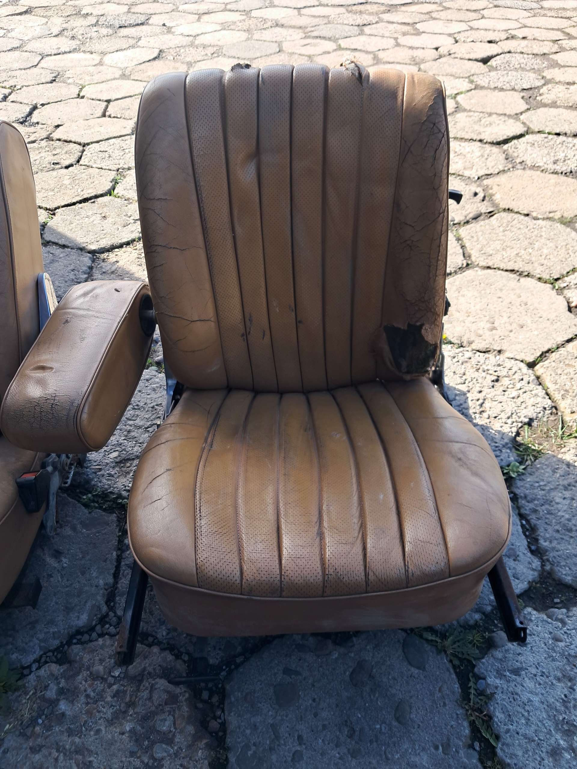 seats front MERCEDES 107 SL 1079100822