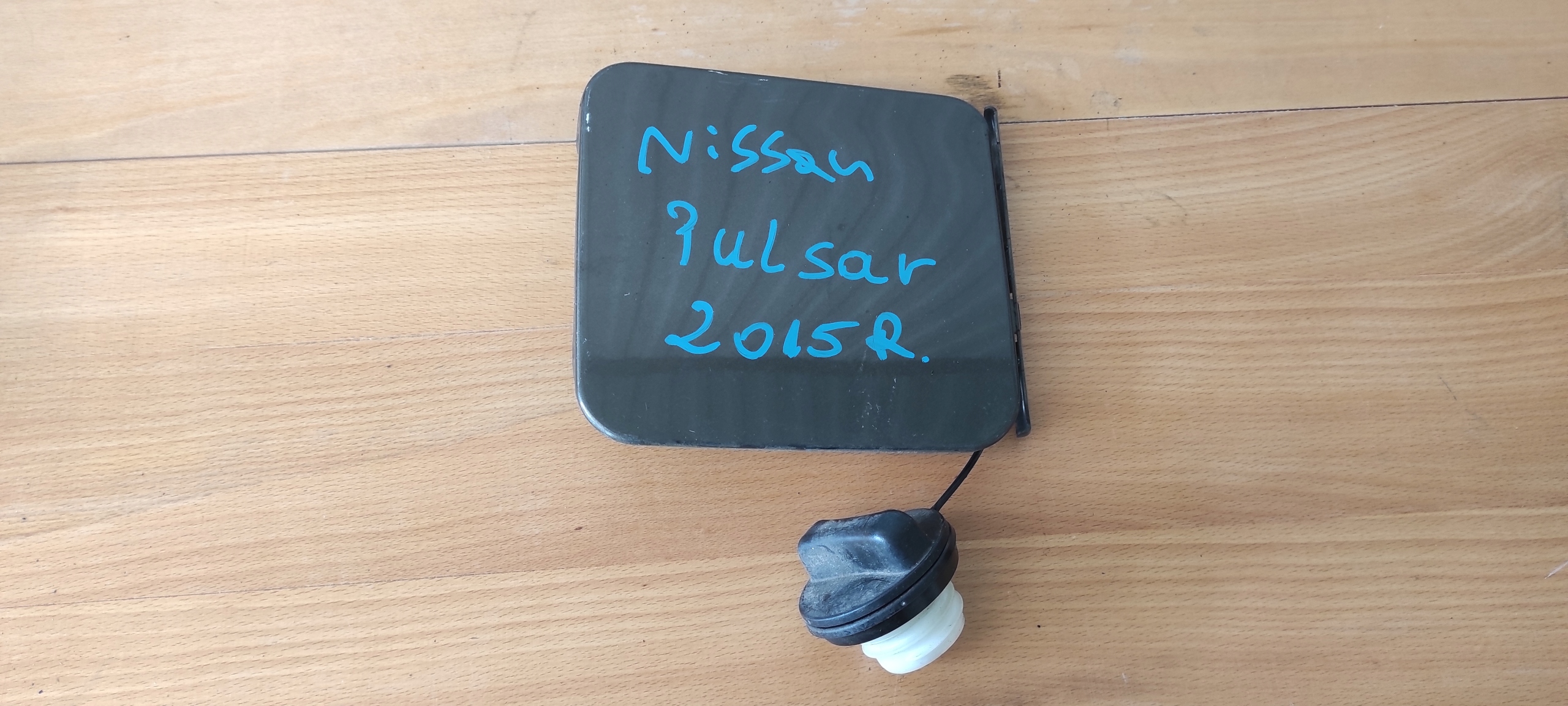 Tankklappe des Kraftstoffsbehälters NISSAN PULSAR 14