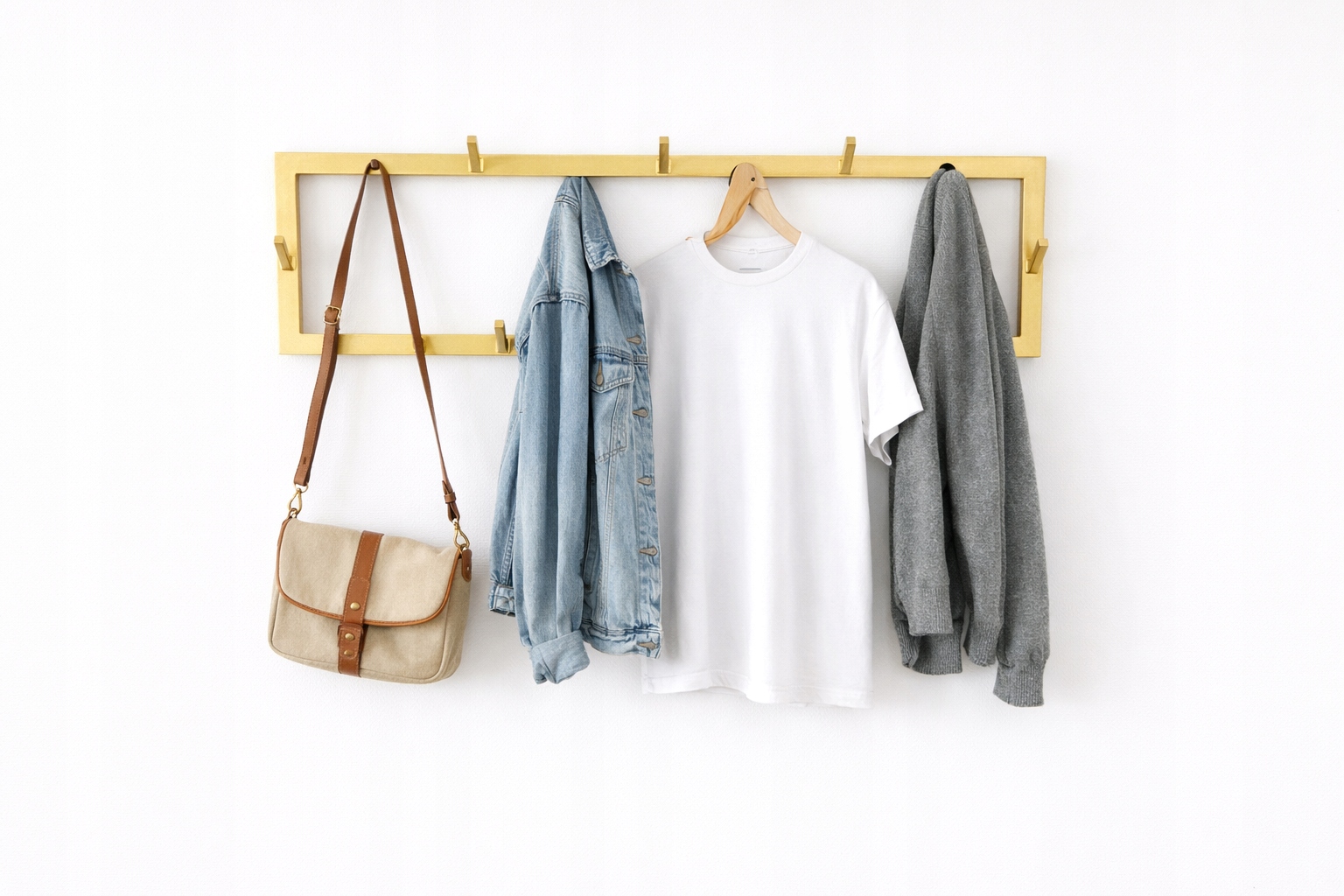 Nástěnný Věšák Na Oblečení S Háčky Loft Zlatý